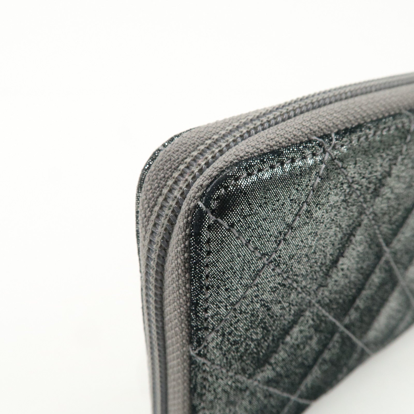 CHANEL Matelasse Glitter Lambskin Round Zipper Long Wallet Used