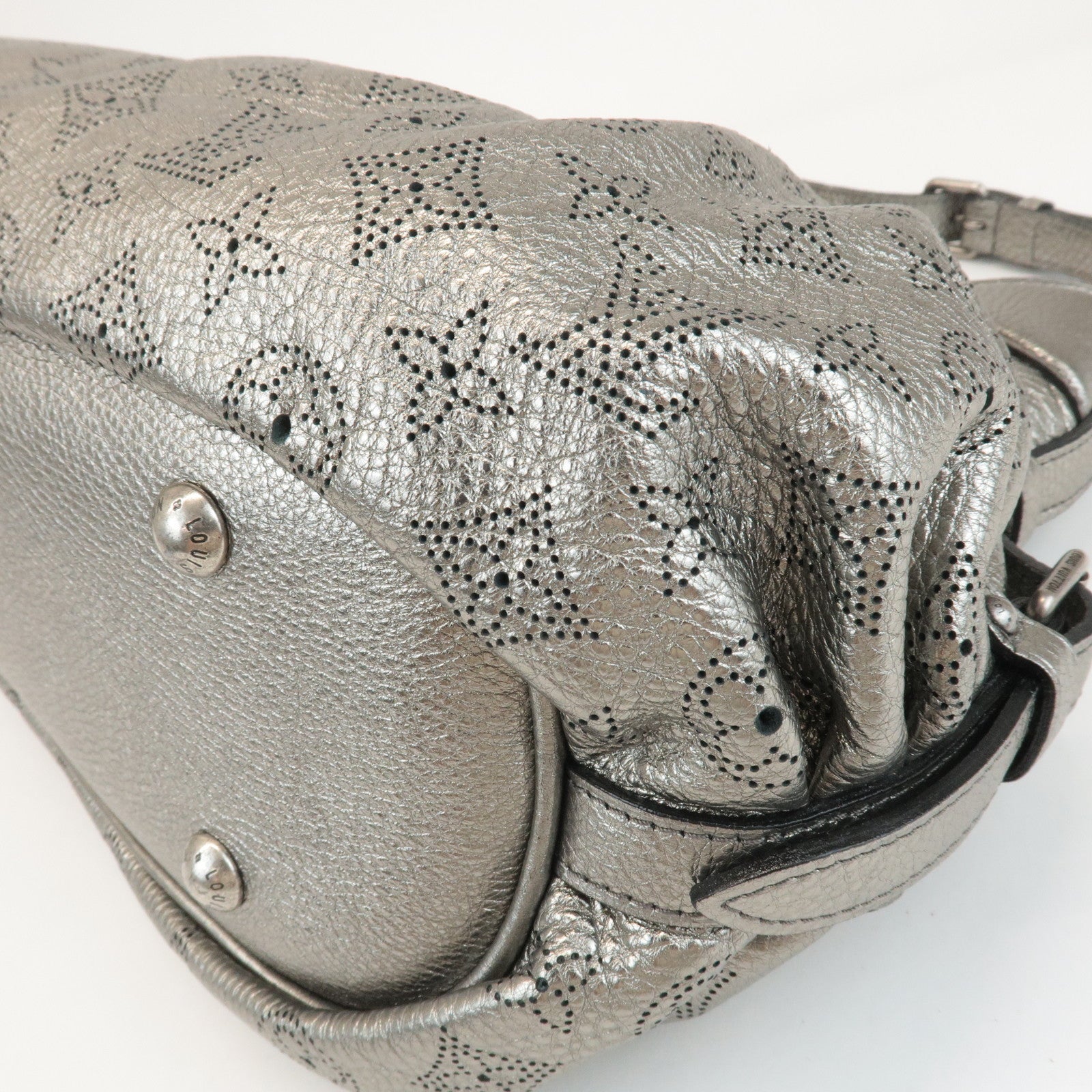 Louis Vuitton Monogram Mahina XS Shoulder Bag Metallic Silver M95718 Used