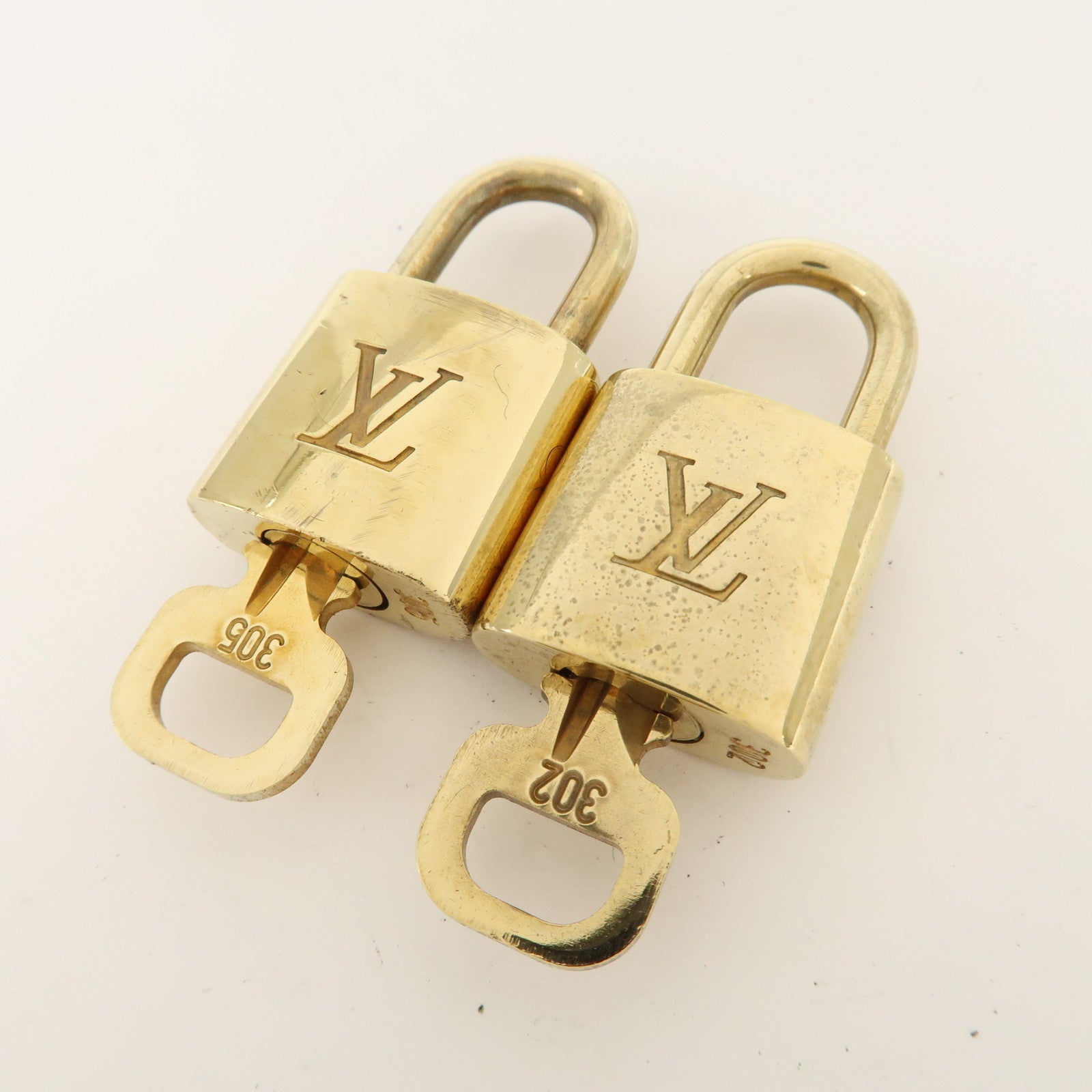 Louis Vuitton Set of 10 Lock & Key Cadena Key Lock Metal Gold Used