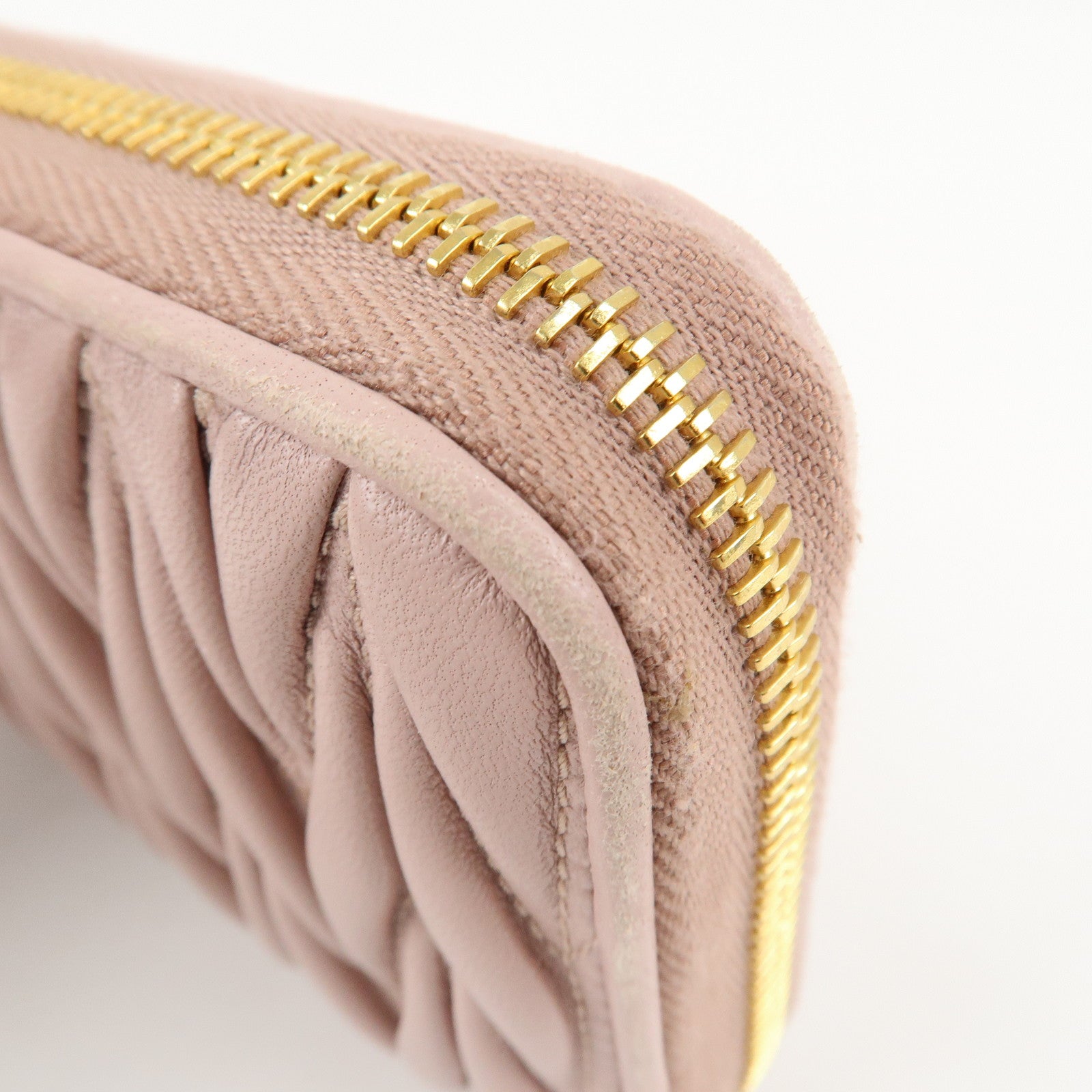 MIU MIU Matelasse Leather Round Zipper Long Wallet Pink Beige Used