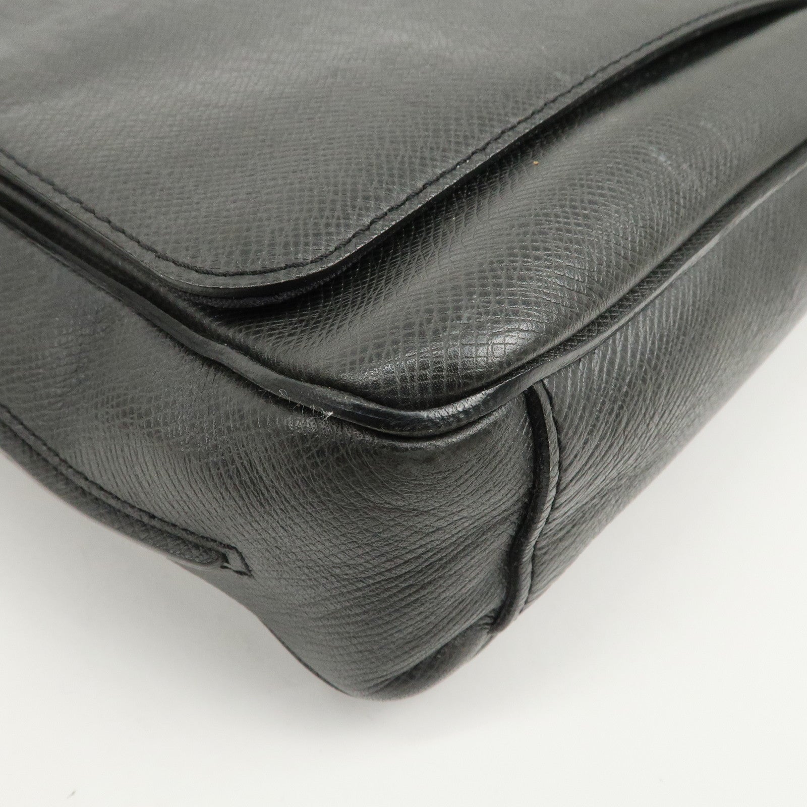 Louis Vuitton Taiga Milo Shoulder Bag Crossbody Bag Glacier M32631 Used