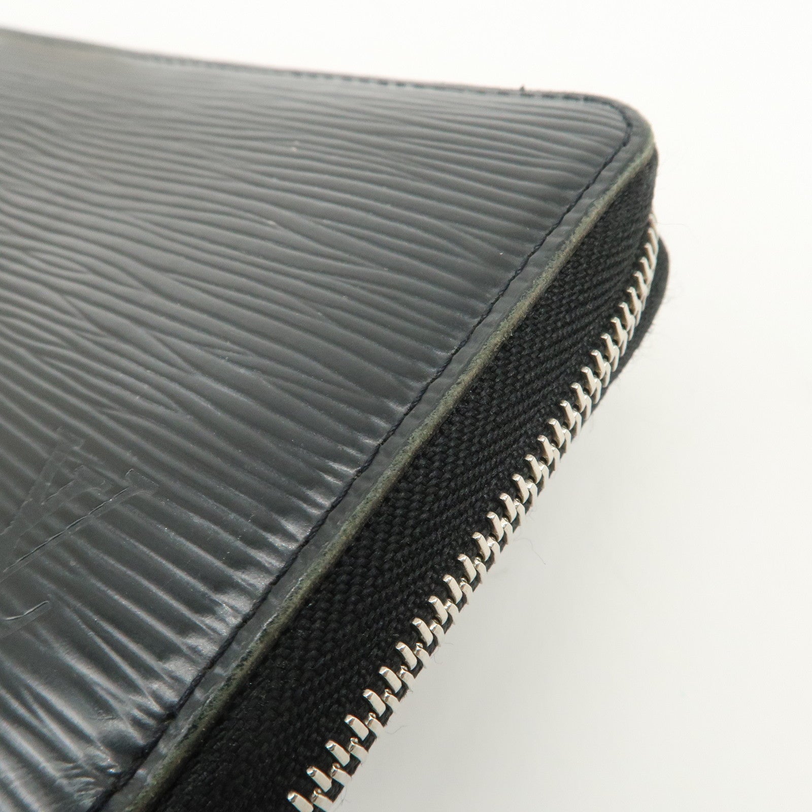 Louis Vuitton Epi leather Round Zippy Long Wallet Noir M60072