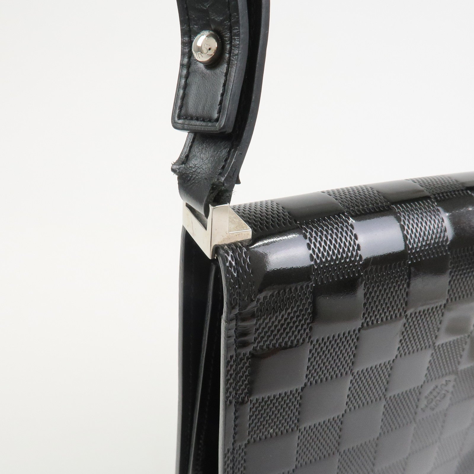 Louis Vuitton Damier Vernis Club Shoulder Bag Noir M92127