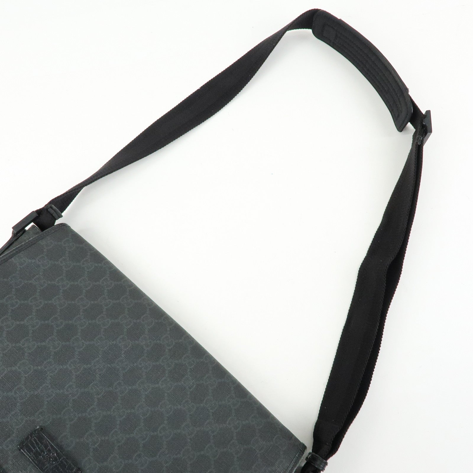 GUCCI GG Supreme Leather Shoulder Bag Crossbody Bag Black 169935