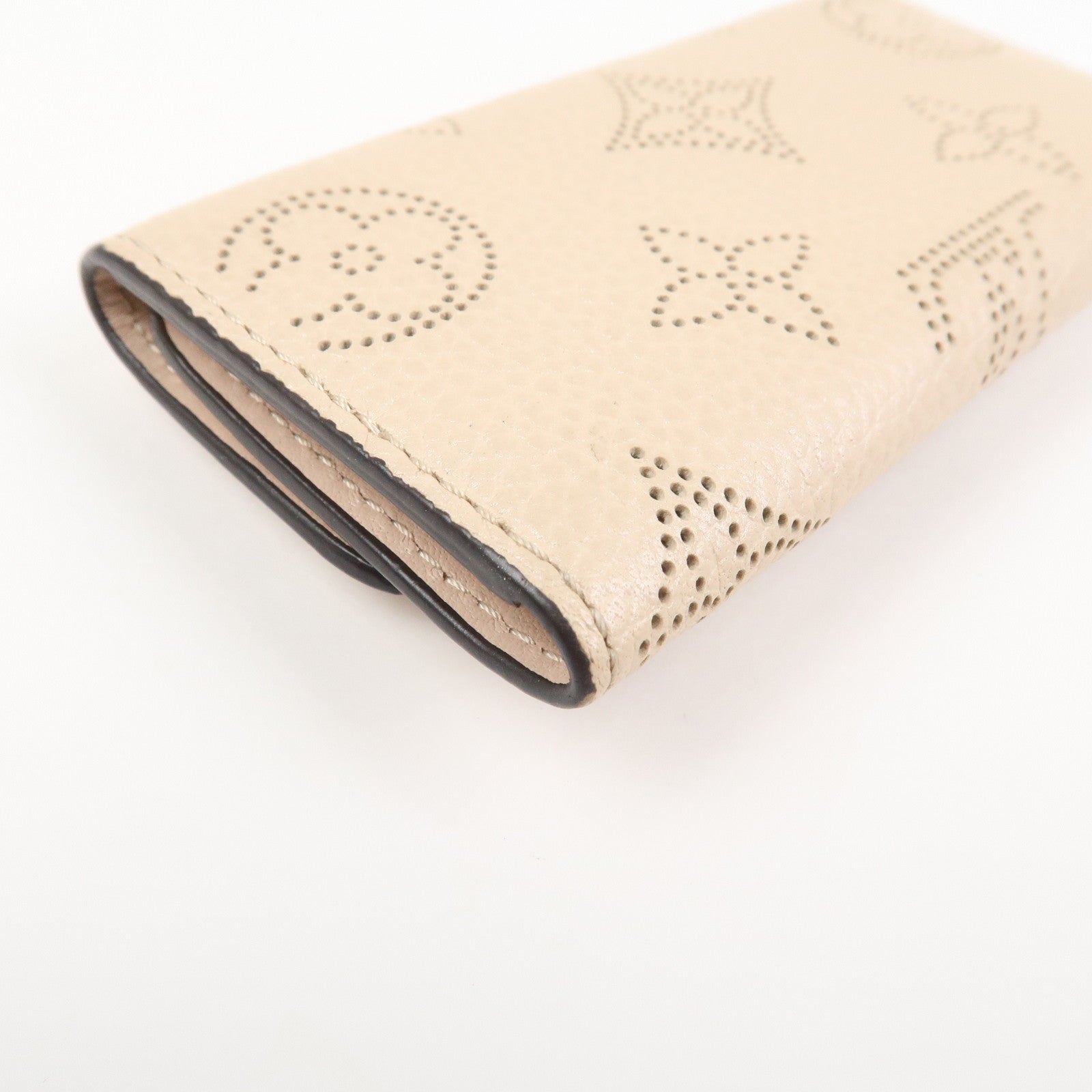 Louis Vuitton Monogram Mahina Multiclés 4 Key Case Magnolia M64056