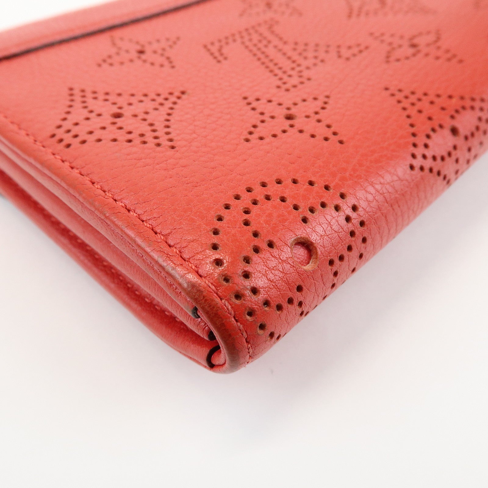 Louis Vuitton Mahina Leather Portefeuille Iris Long Wallet M58161
