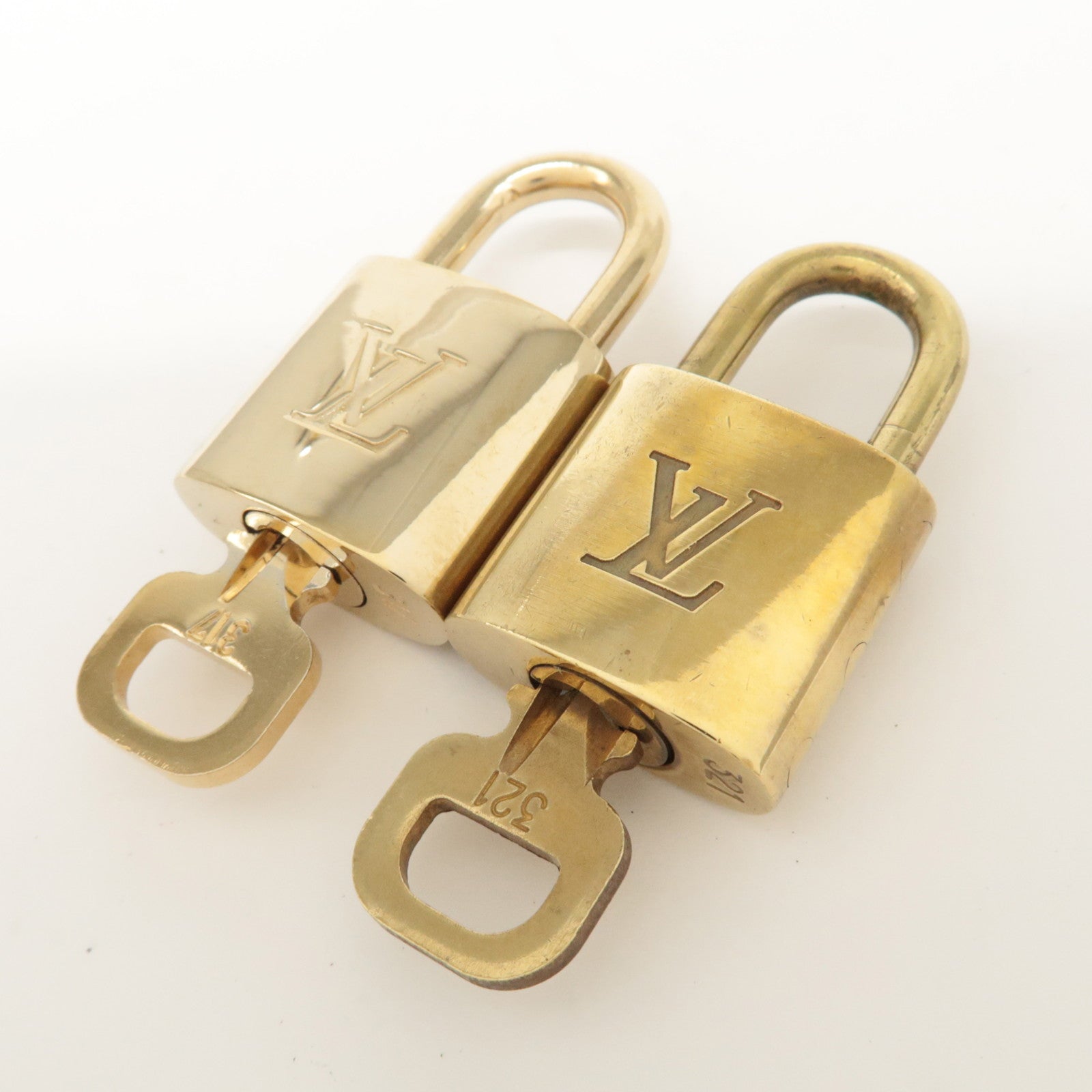 Louis Vuitton Set of 10 Lock & Key Cadena Key Lock Metal Gold Used