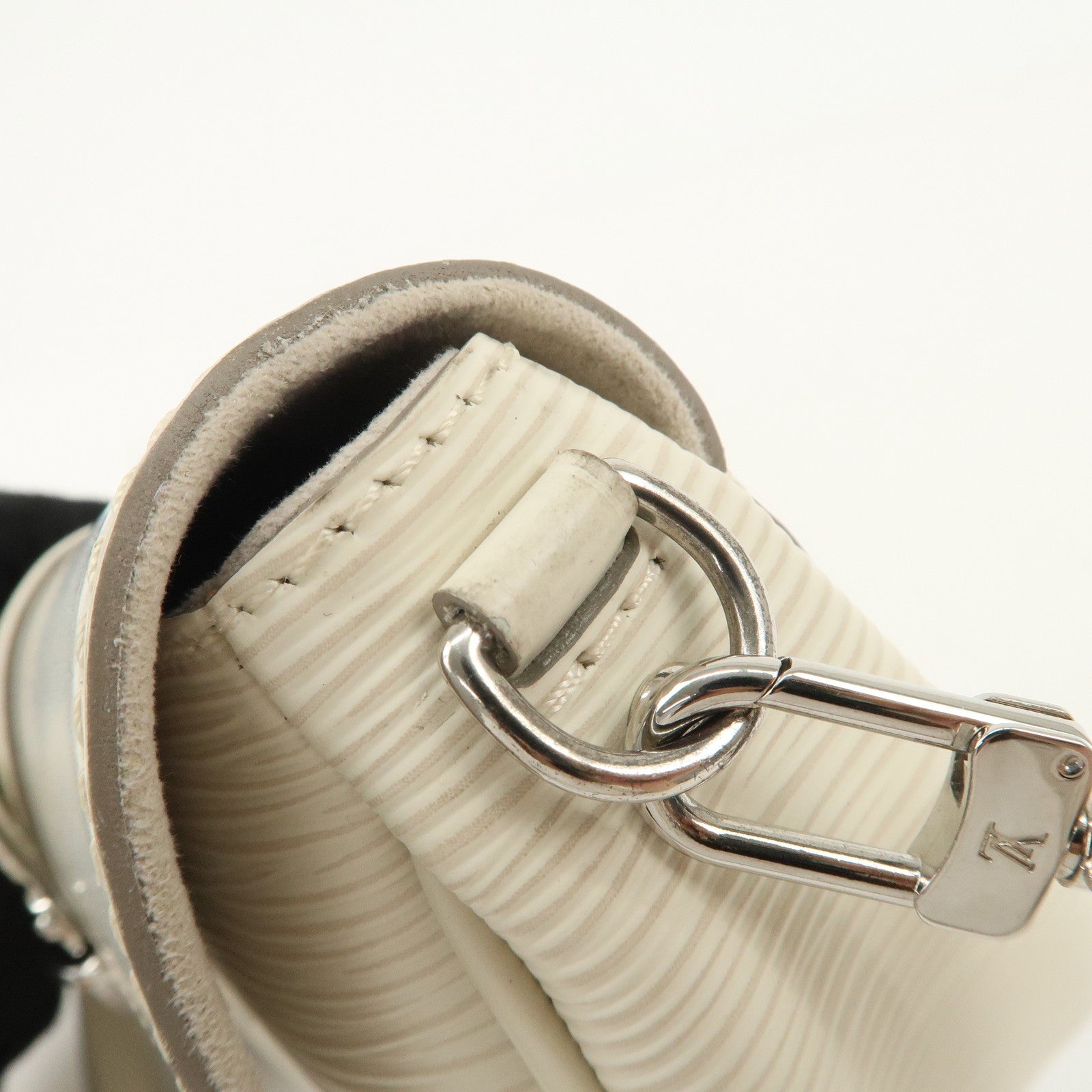 Louis Vuitton Epi Pochette Montaigne Shoulder Bag Ivoire M5929J Used