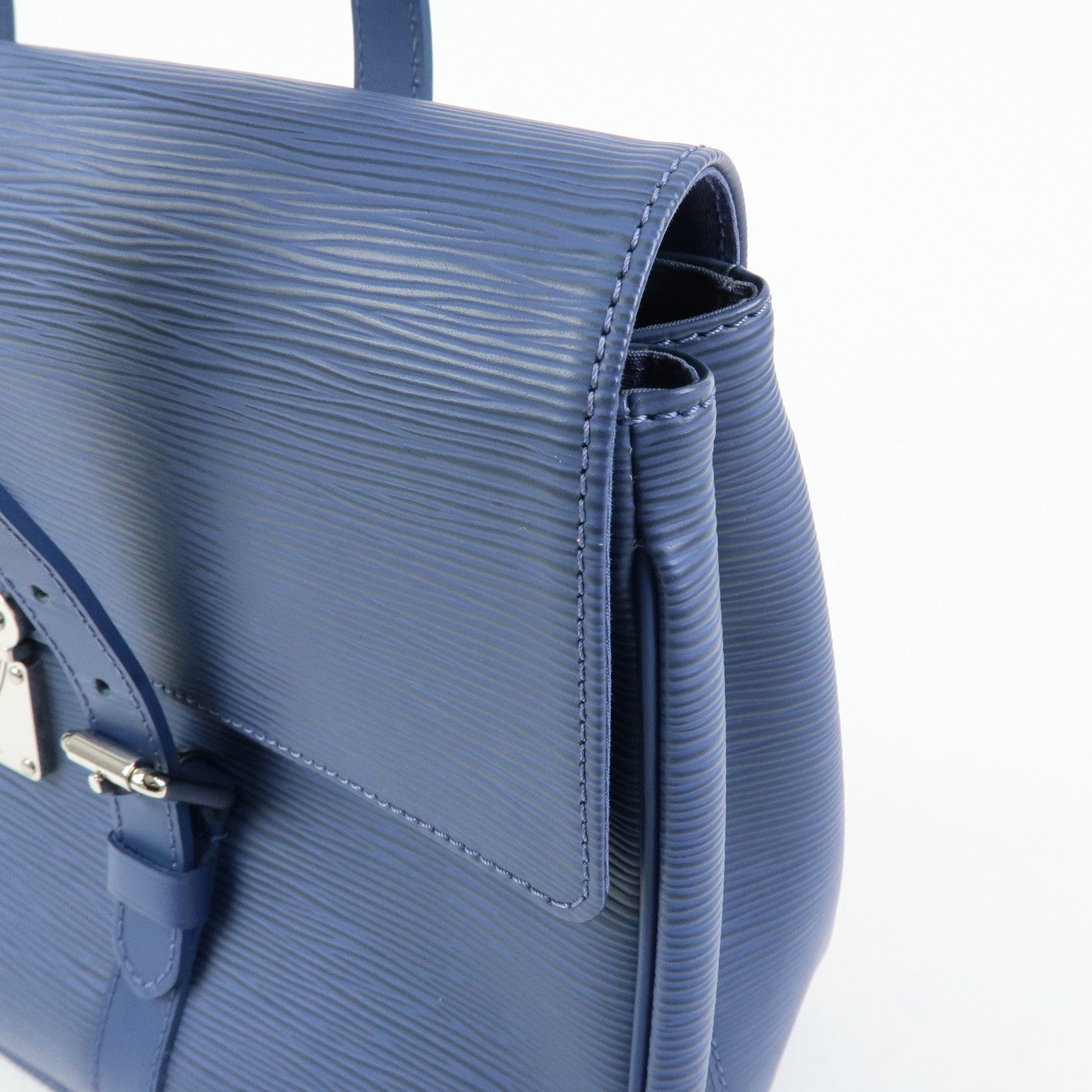 Louis Vuitton Epi Leather Segur MM Shoulder Bag Myrtille M5886G