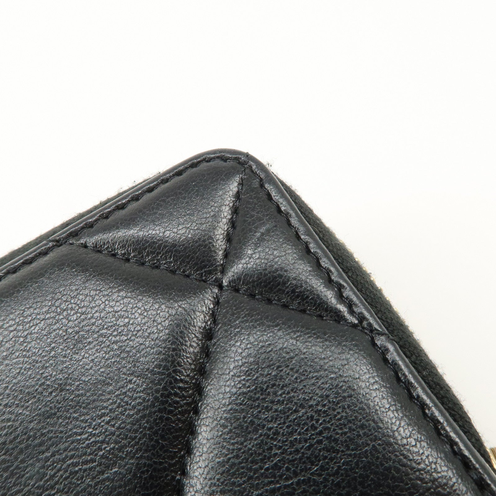 CHANEL COCO Mark Matelasse Lamb Skin Round Zippy Coin Purse AP0949 Used