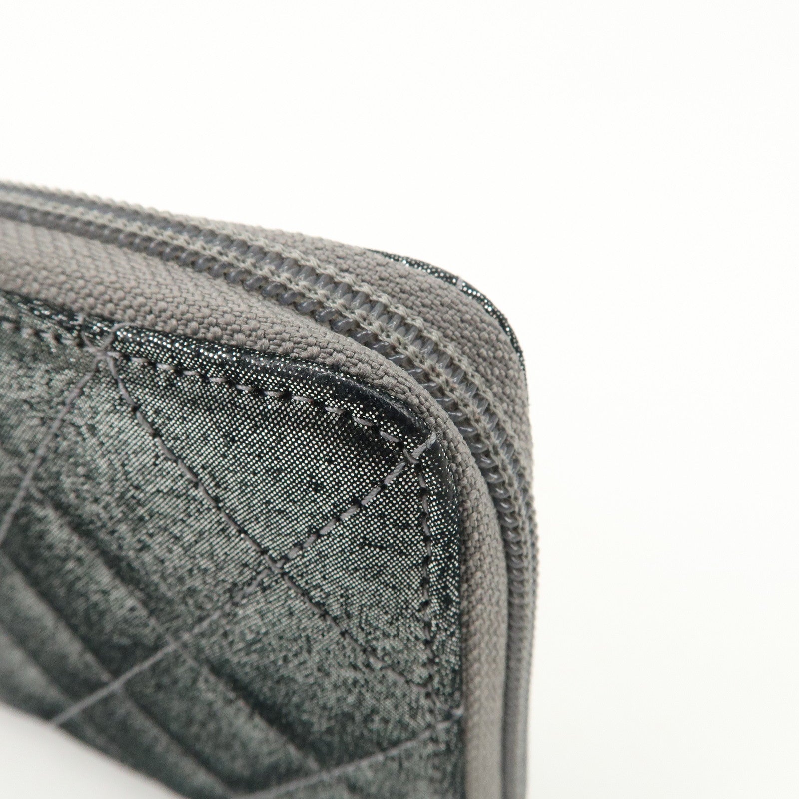 CHANEL Matelasse Glitter Lambskin Round Zipper Long Wallet Used