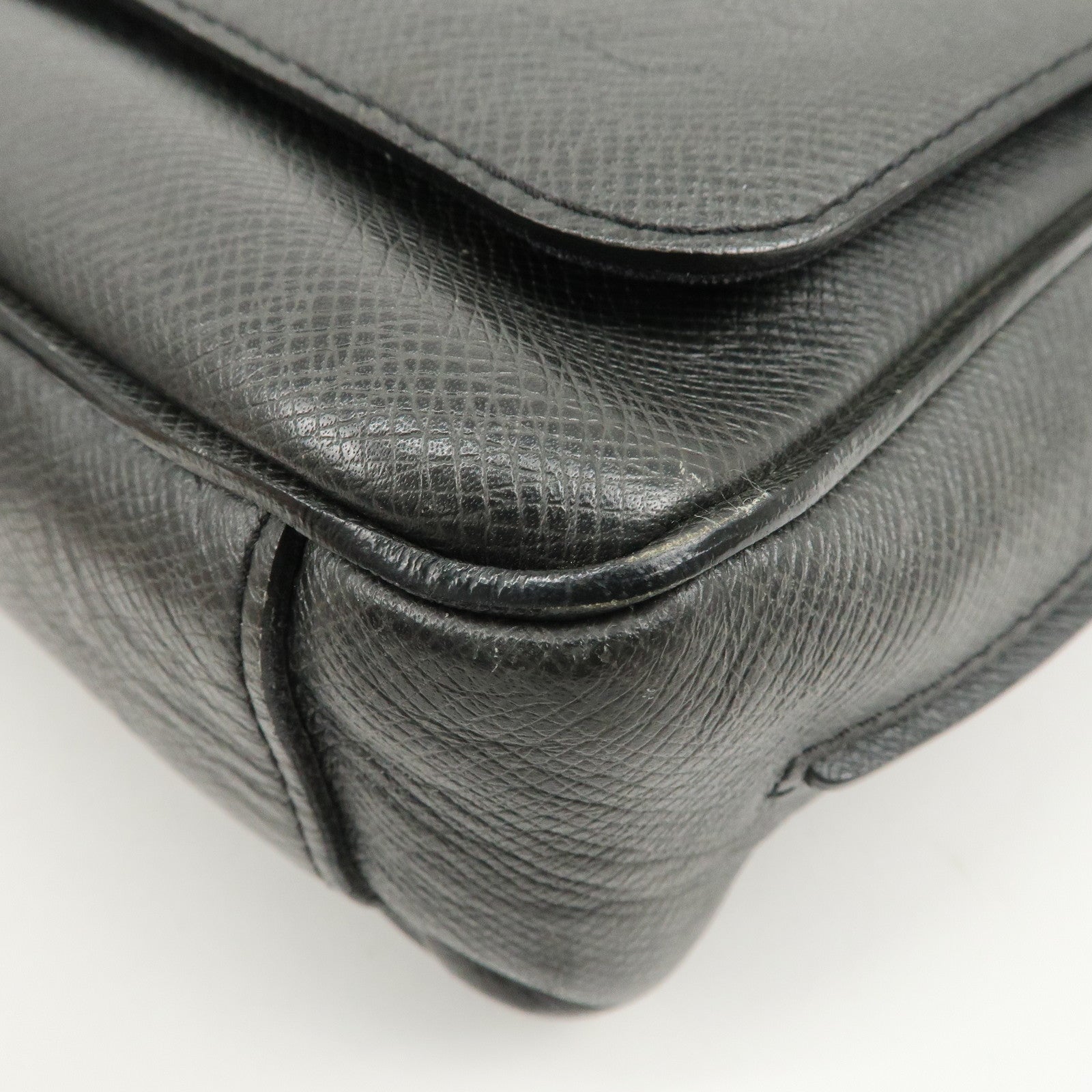 Louis Vuitton Taiga Milo Shoulder Bag Crossbody Bag Glacier M32631 Used