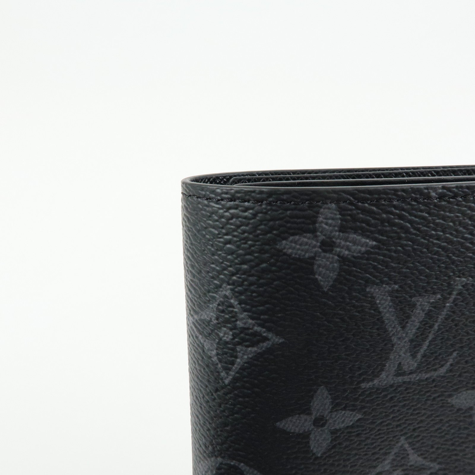 Louis Vuitton Monogram Eclipse Couverture de Passeport NM M64501