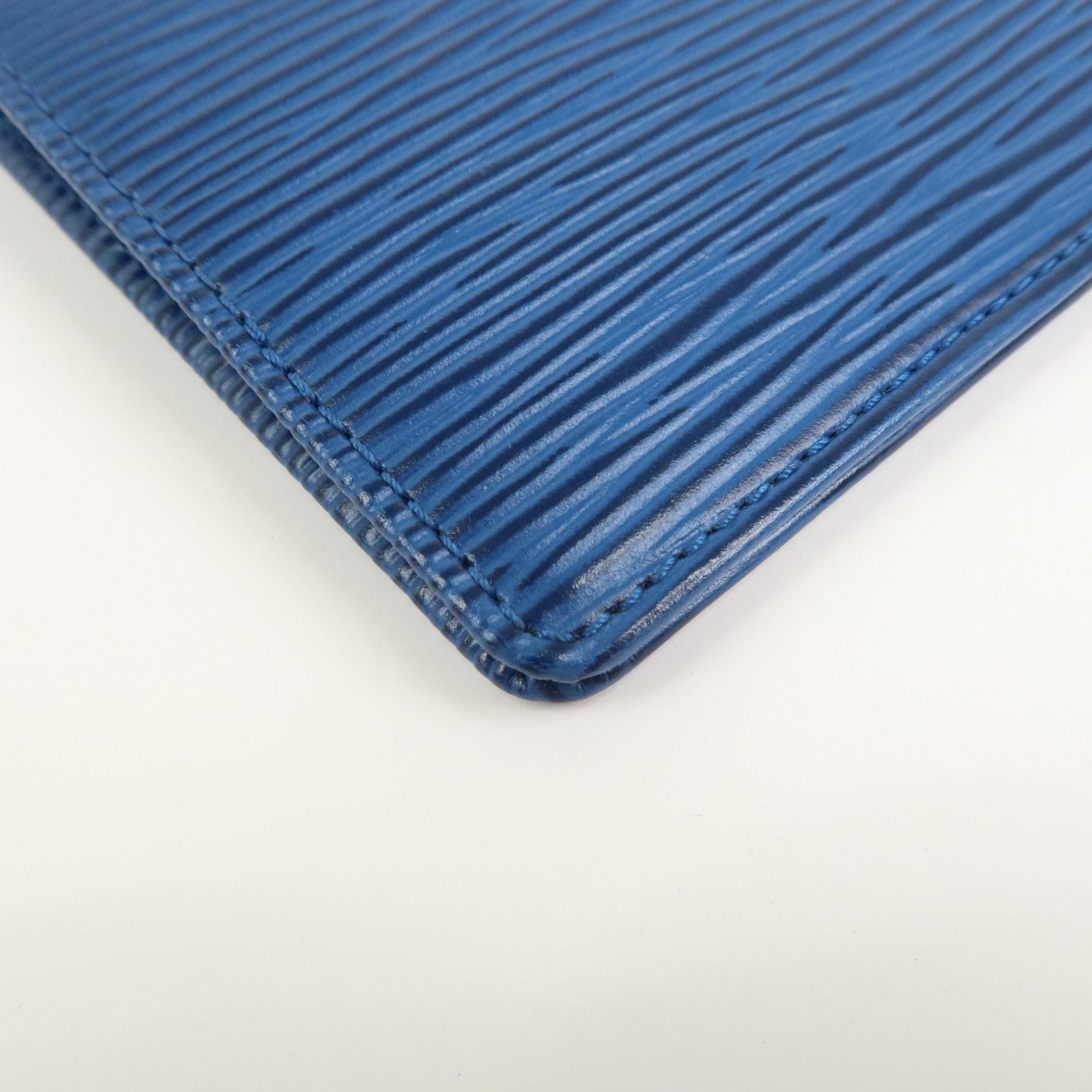 LLouis Vuitton Epi Porte 2 Cartes Vertical Card Case Blue M63205