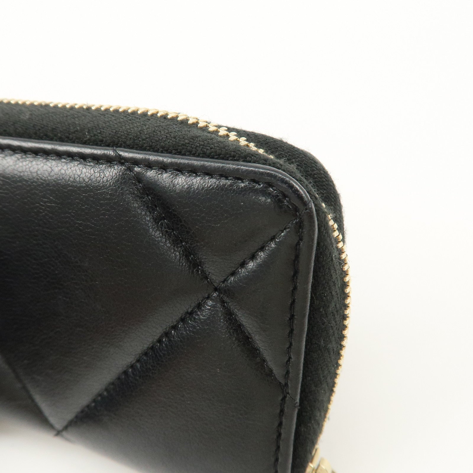 CHANEL COCO Mark Matelasse Lamb Skin Round Zippy Coin Purse AP0949 Used