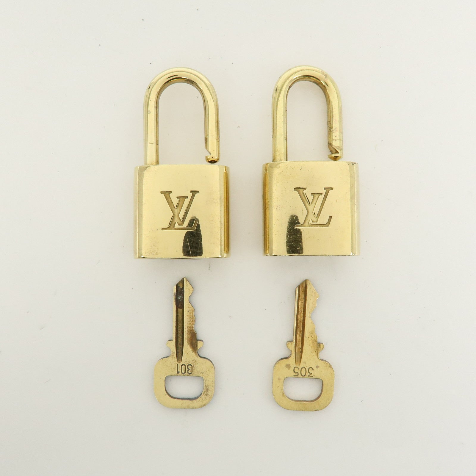 Louis Vuitton Set of 10 Lock & Key Cadena Key Lock Used