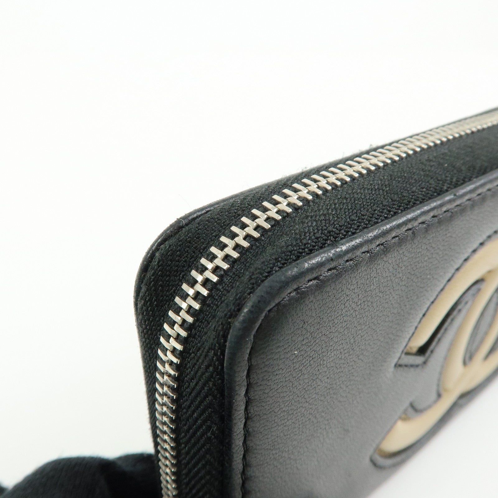 CHANEL COCO Mark Lamb Skin Round Zippy Compact Wallet Black Beige