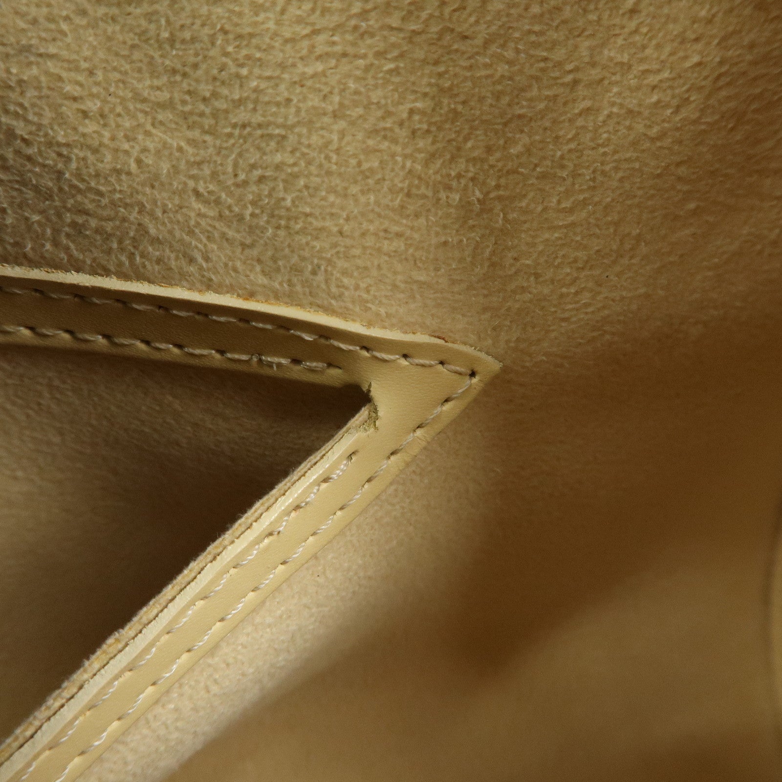 Louis Vuitton Epi Leather Soufflot Hand Bag Vanilla M5222A