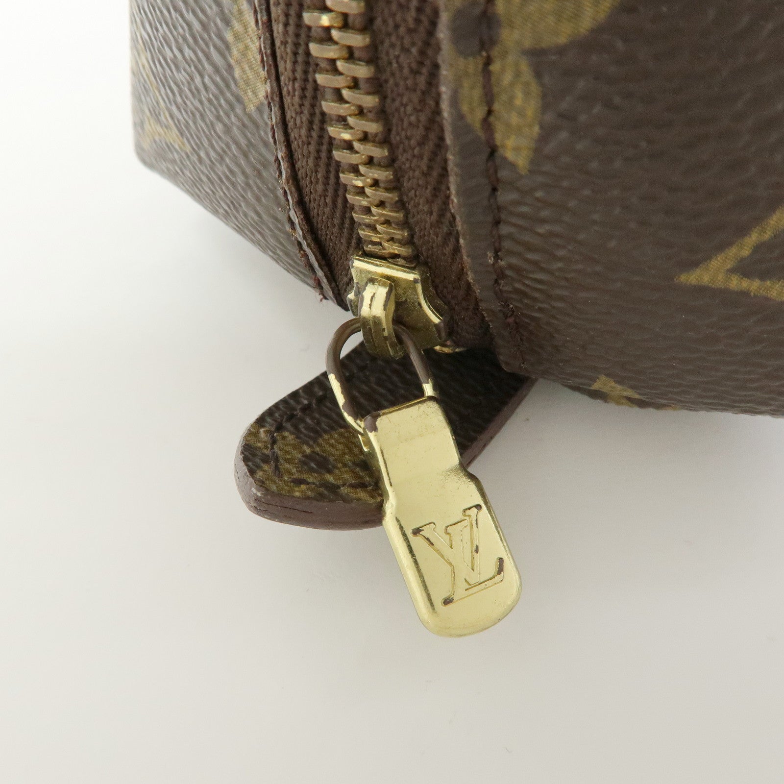 Louis Vuitton Monogram Trousse Demi Ronde Cosmetic Pouch M47520