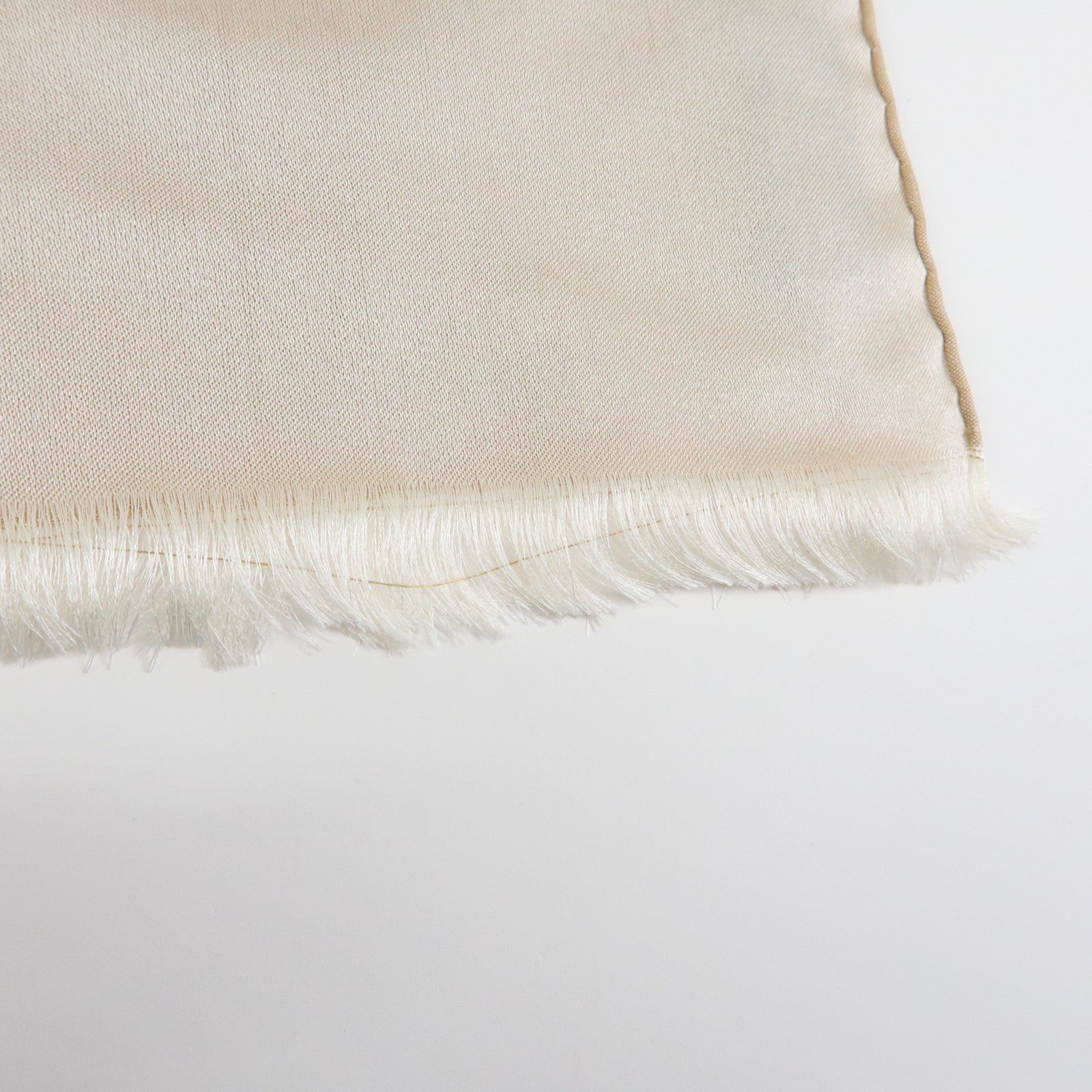 Louis Vuitton Echarpe Capri Silk 100% Scarf Beige M71051