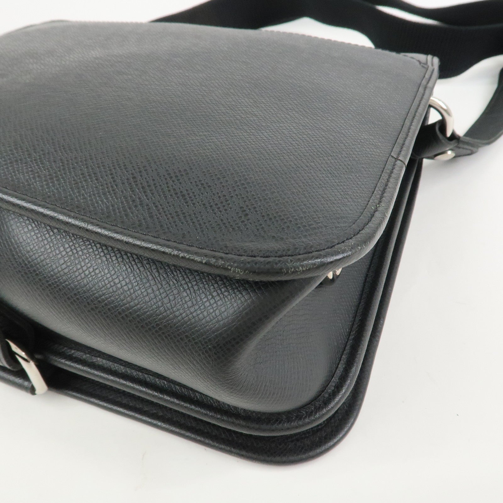 Louis Vuitton Taiga Andrei Shoulder Bag Ardoise M32482