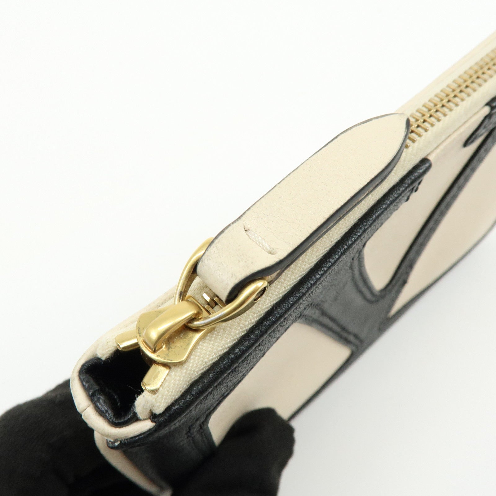 VALENTINO Viva Superstar Leather Cosmetic Jewelry Pouch Ivory Black