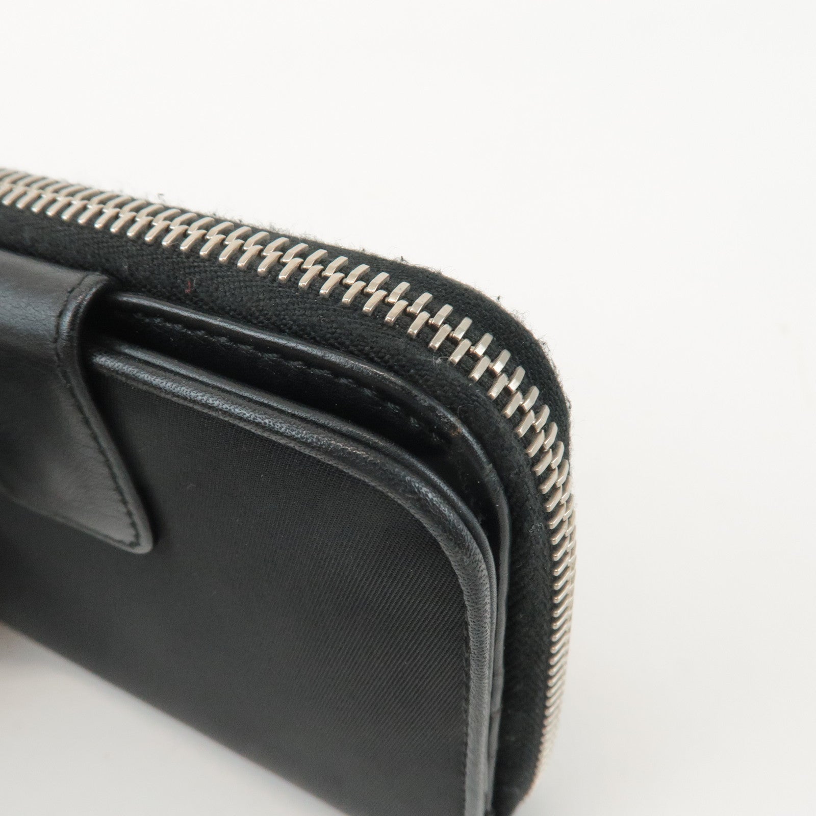 PRADA Logo Leather Round Zip Wallet Bijou Black Used