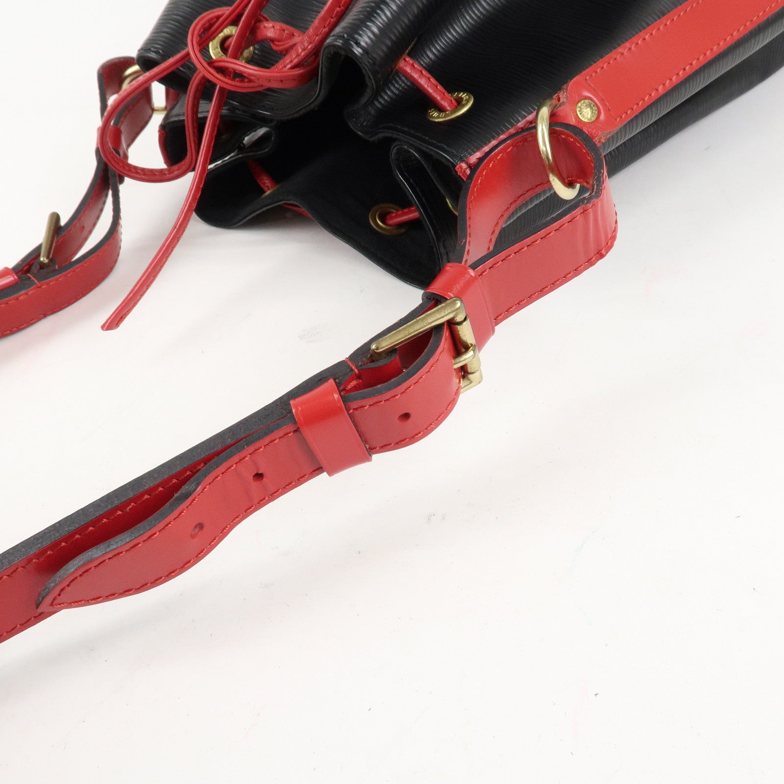 Louis Vuitton Epi Noe Shoulder Bag Noir Castilian Red M44017 Used