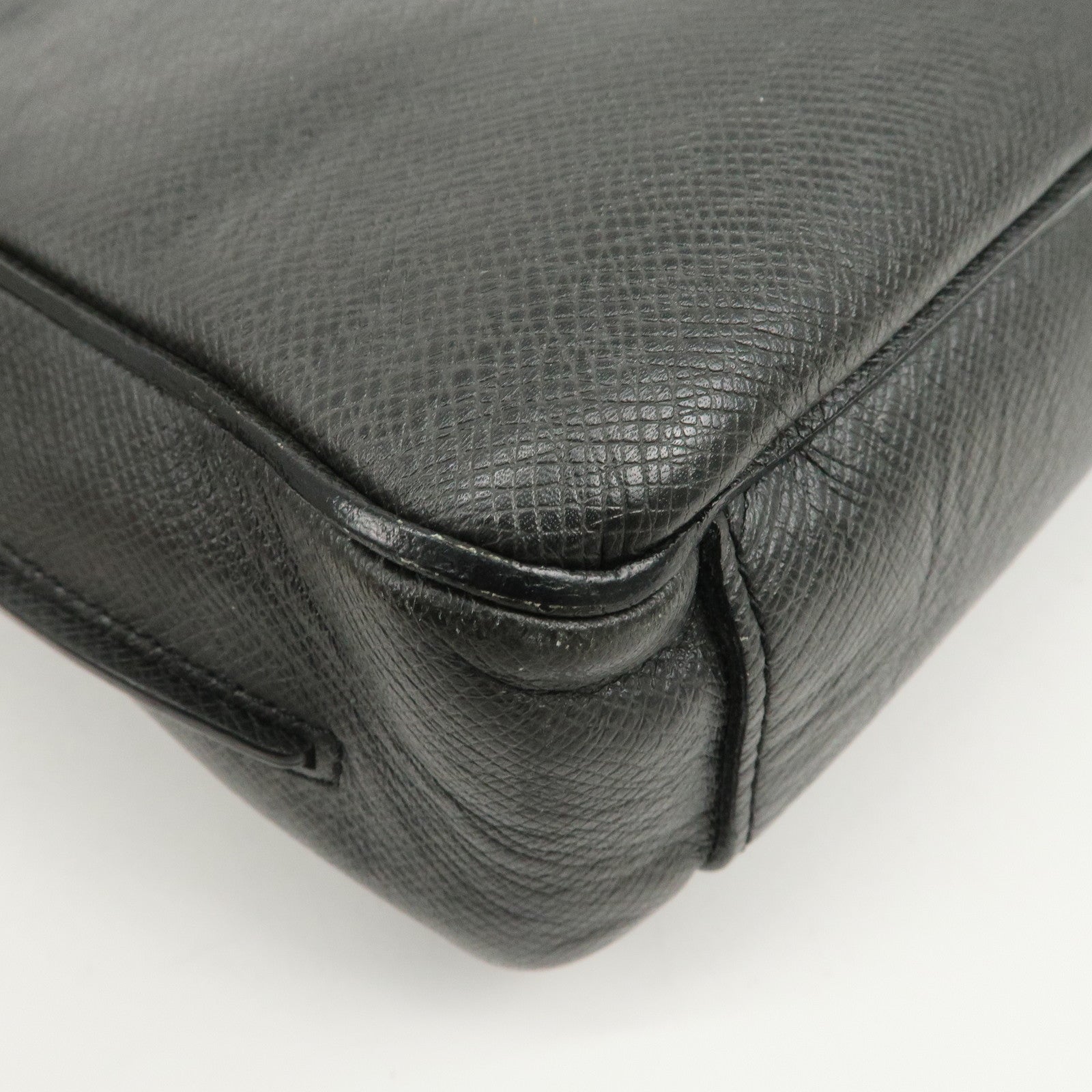 Louis Vuitton Taiga Milo Shoulder Bag Crossbody Bag Glacier M32631 Used