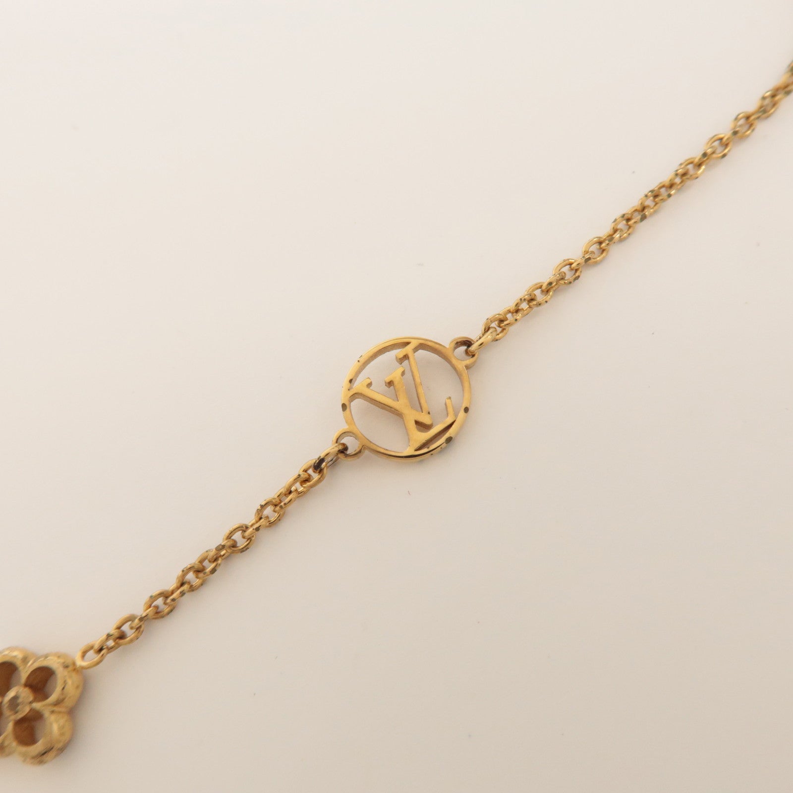 Louis Vuitton Flowerful Necklace LV Circle Metal Gold M68125