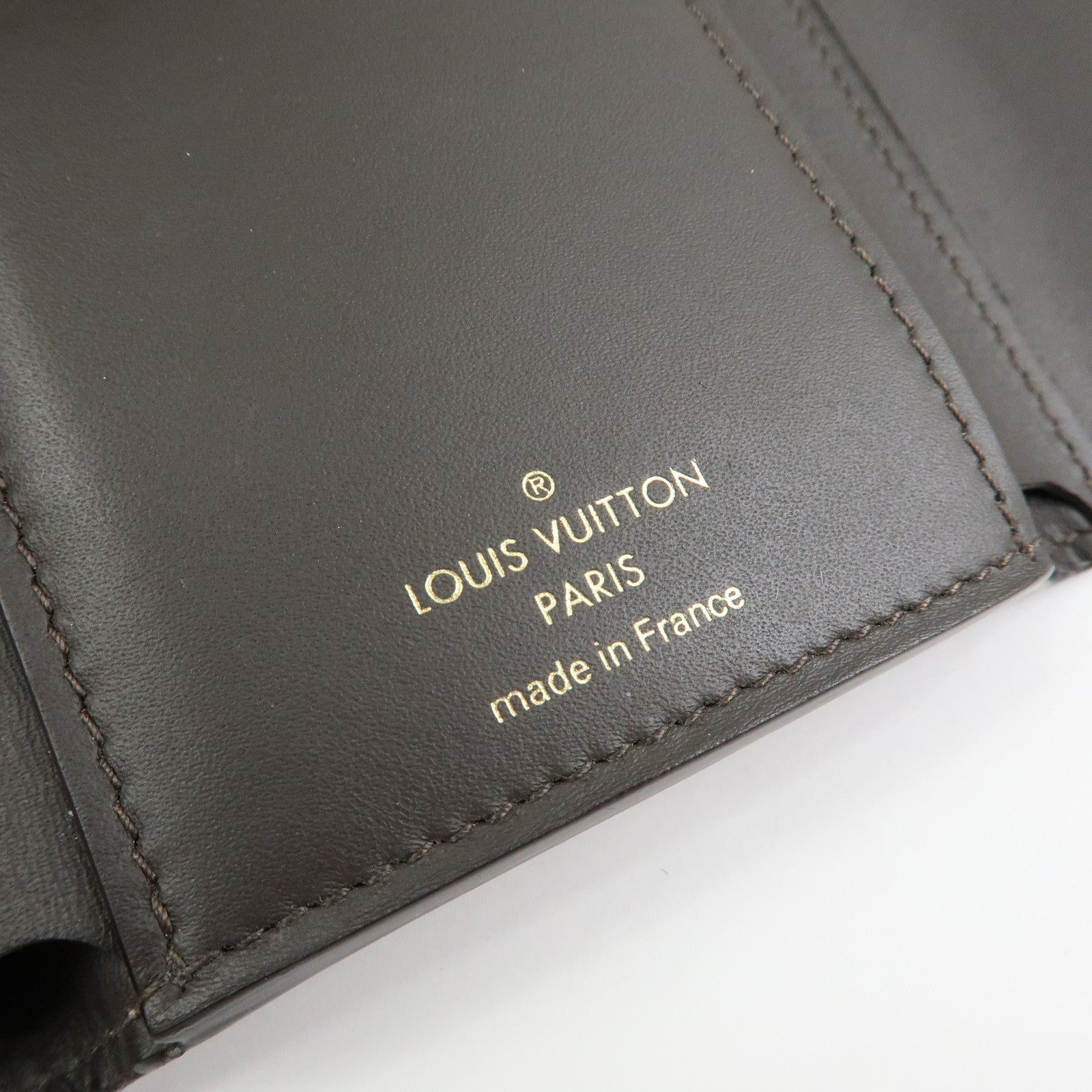 Louis Vuitton Portefeuille Capucines Compact Wallet Galet M62159