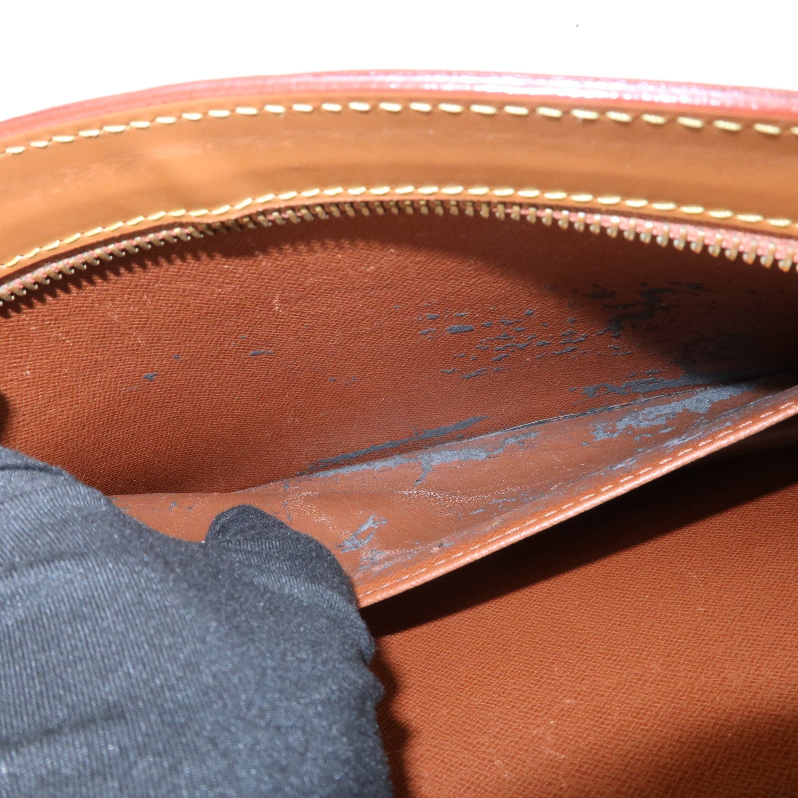 Louis Vuitton Epi Pochette Homme Clutch Bag Zipang Gold M52528