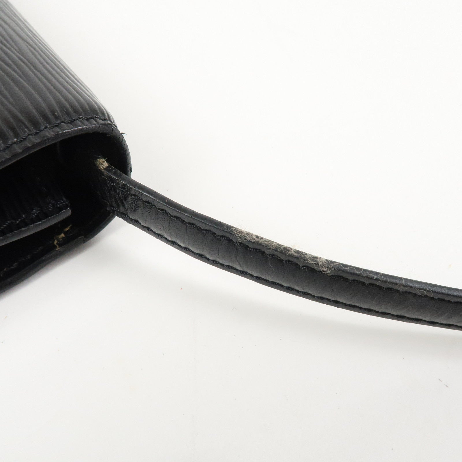 Louis Vuitton Epi Leather Arche Shoulder Crossbody Bag Noir M52572