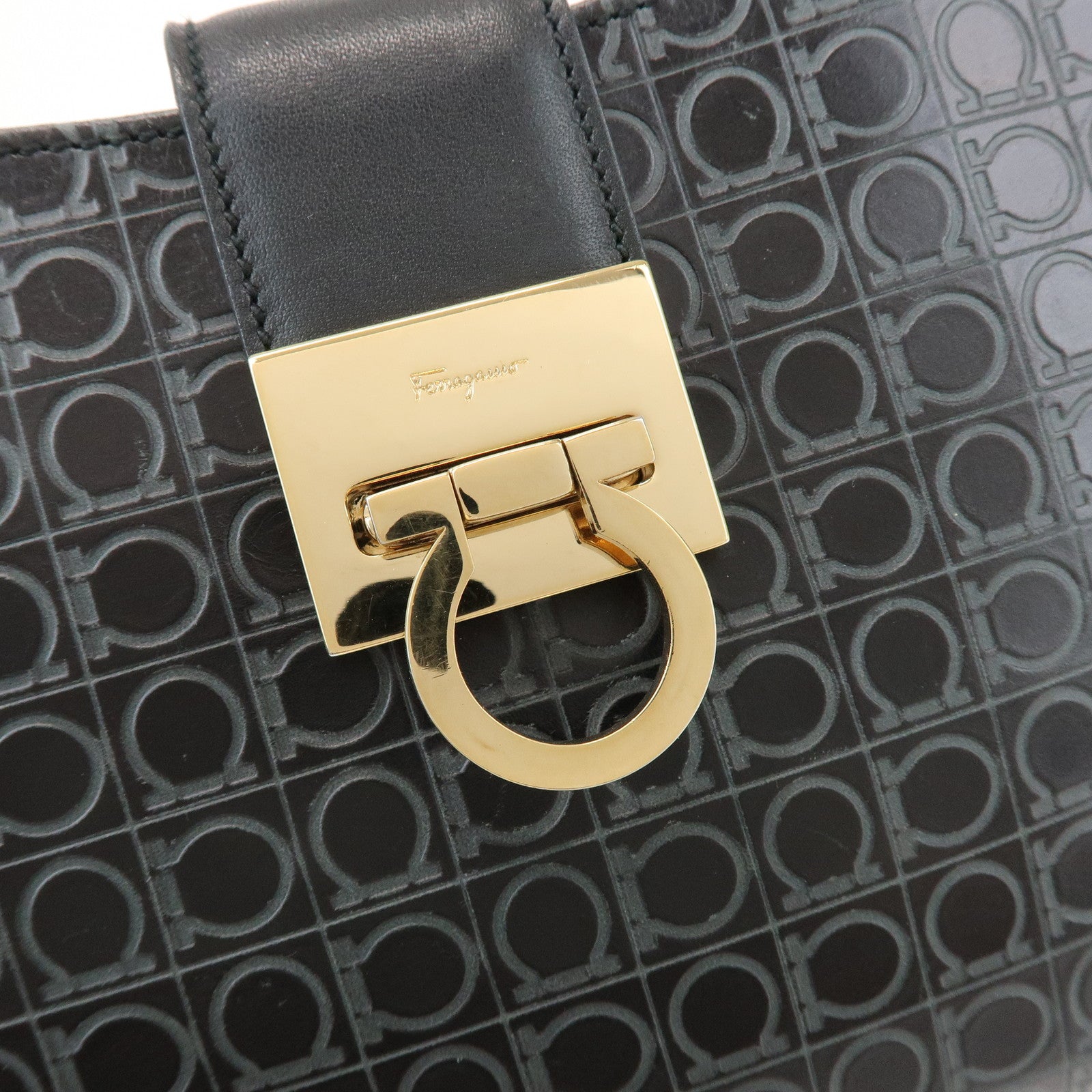 Ferragamo Gancini Leather Shoulder Bag Hand Bag Black