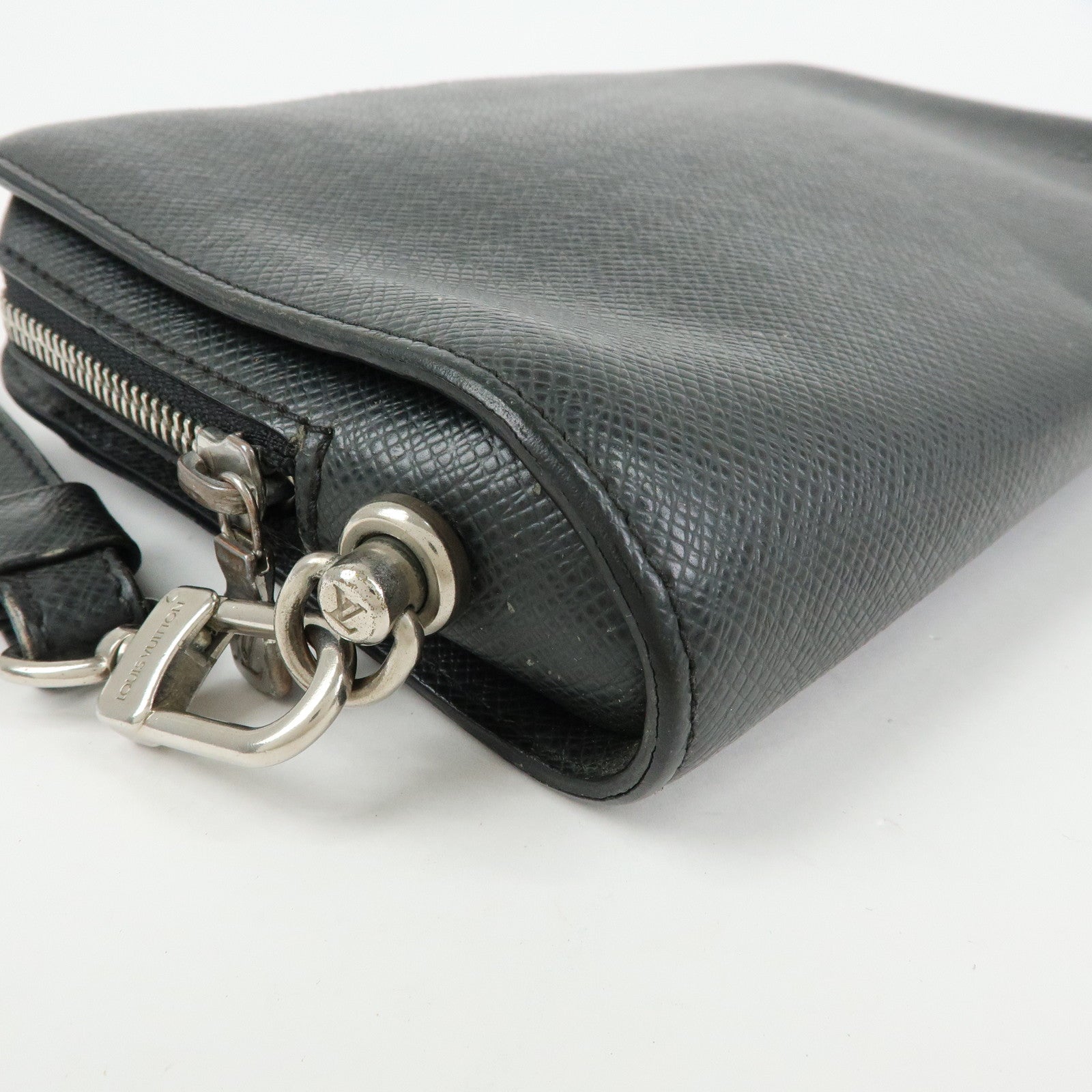 Louis Vuitton Taiga Baikal Leather Clutch Bag Pouch Ardoise M30182