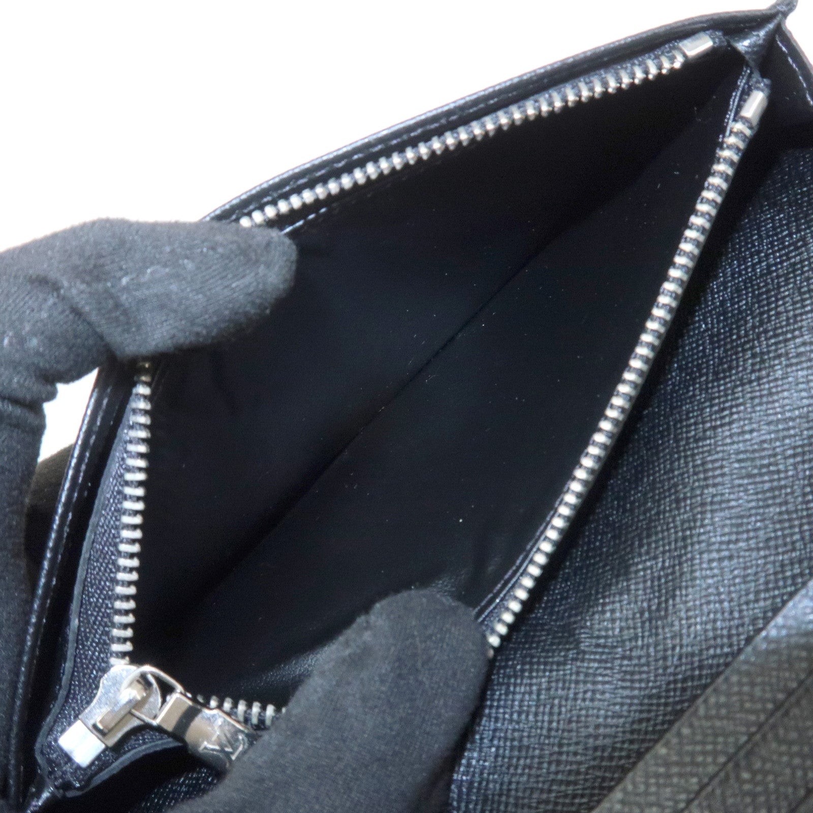 Louis Vuitton Taiga Portefeuille Brazza Bi-fold Long Wallet M30501