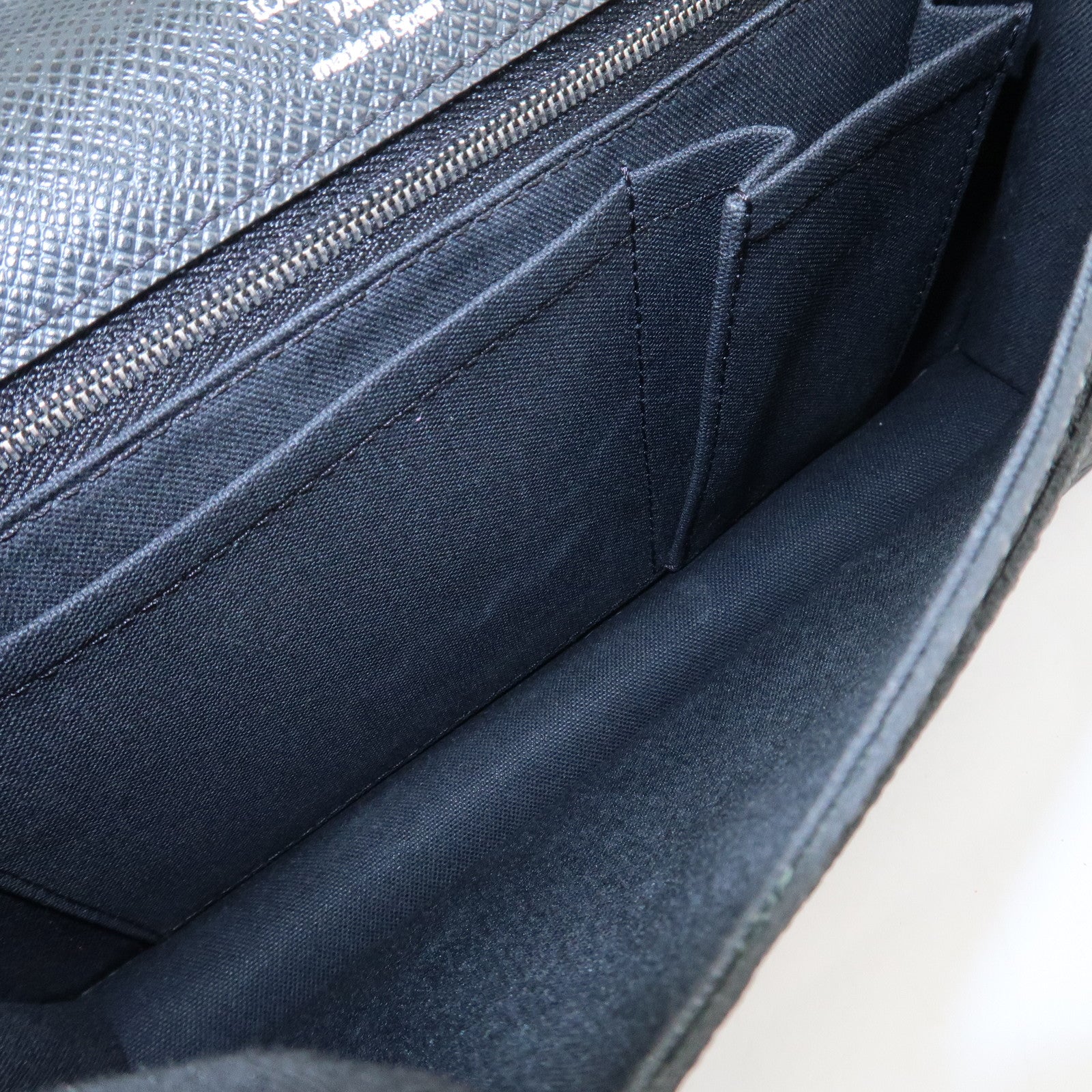 Louis Vuitton Taiga Veraiya Clutch Bag Ardoise M32592
