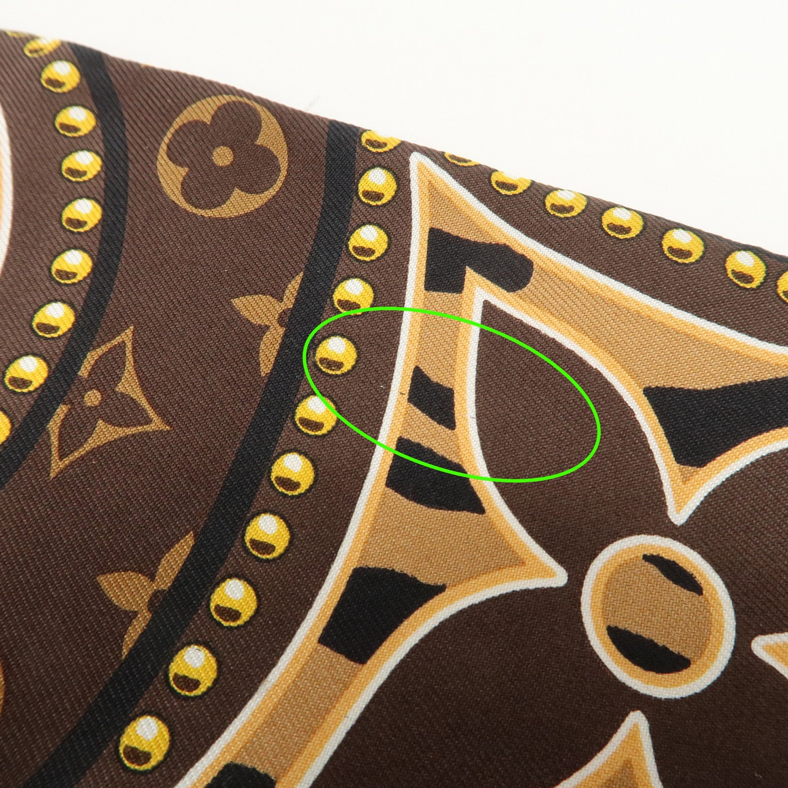 Louis Vuitton Monogram LV World Bandeau Silk 100% Scarf M70853