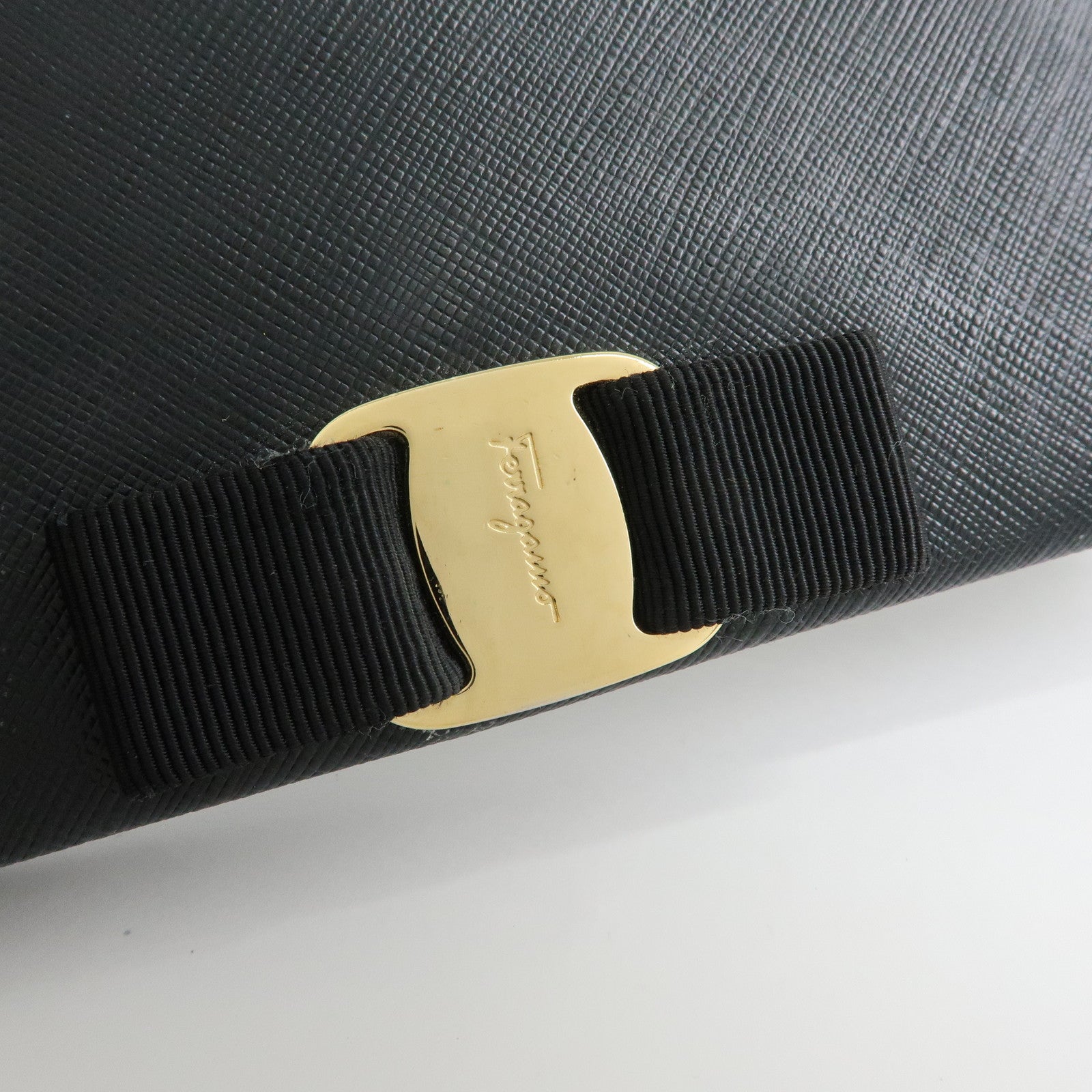 Ferragamo Vara Ribbon Leather Chain Wallet Shoulder Bag Black