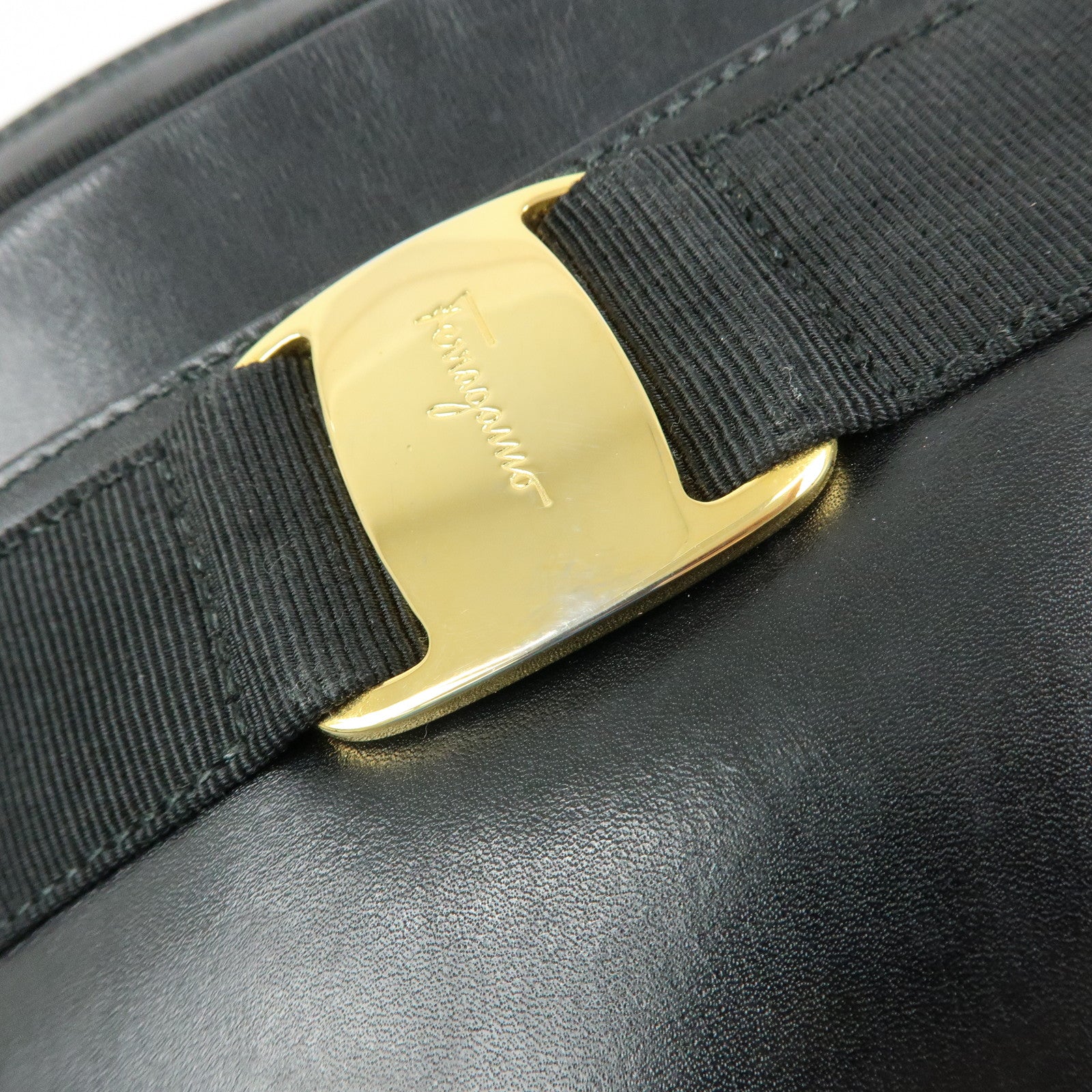 Ferragamo Vara Leather Shoulder Bag Crossbody Bag Black