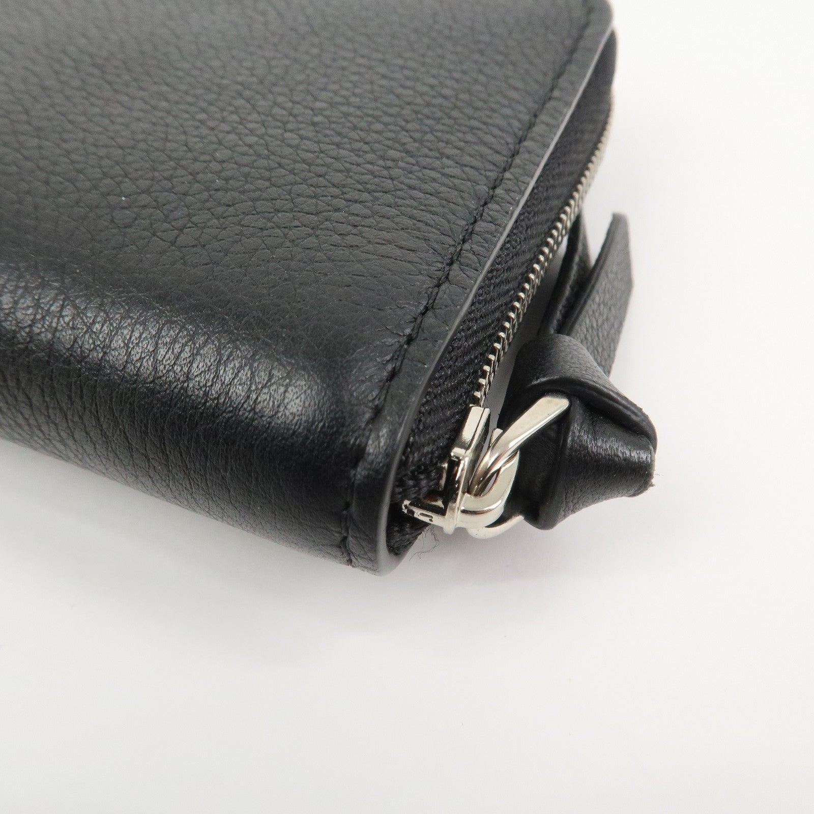 Louis Vuitton Lock Me Calf Leather Coin Case Coin Purse Noir M80099
