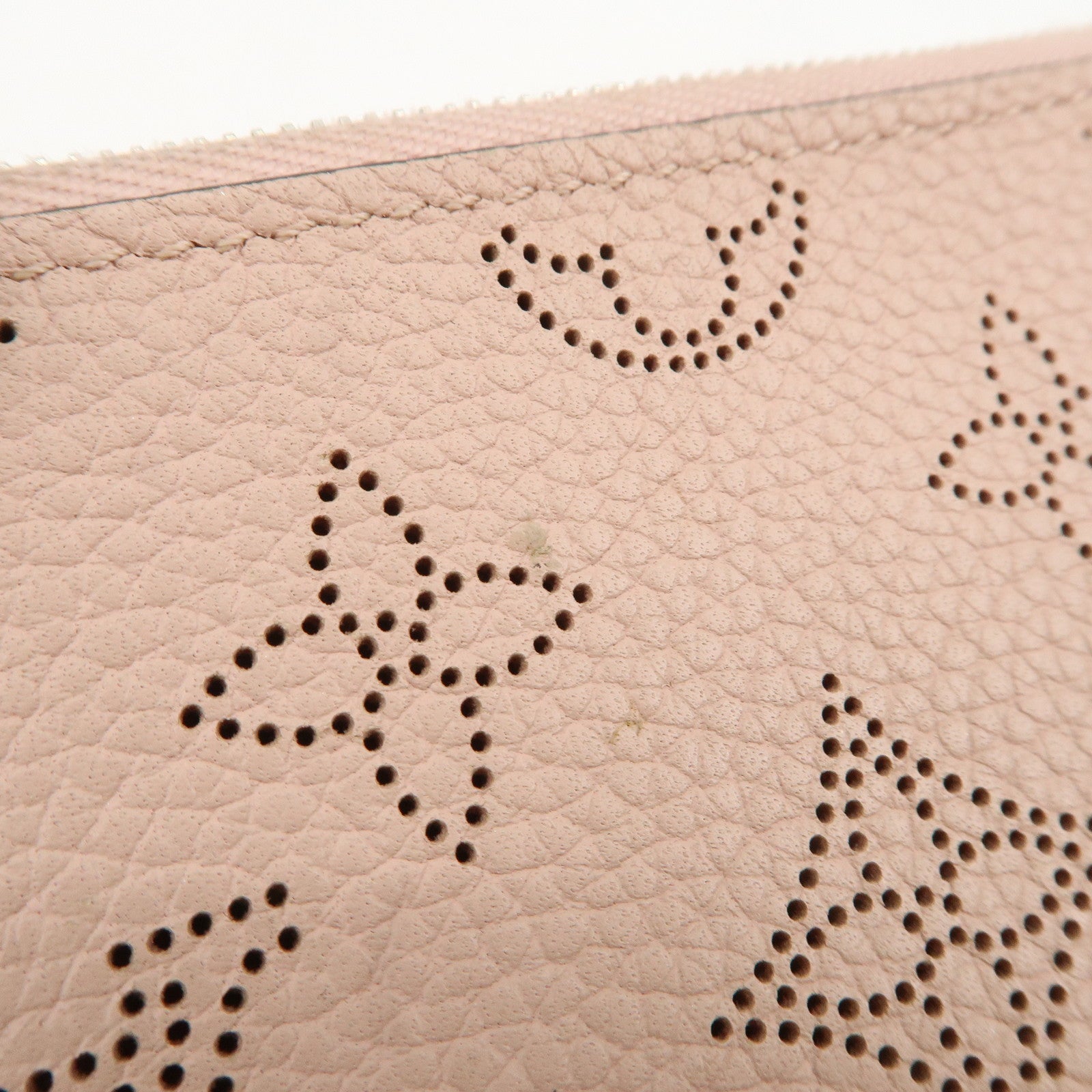 Louis Vuitton Monogram Mahina Pochette Cles Magnolia Pink M69508 Used