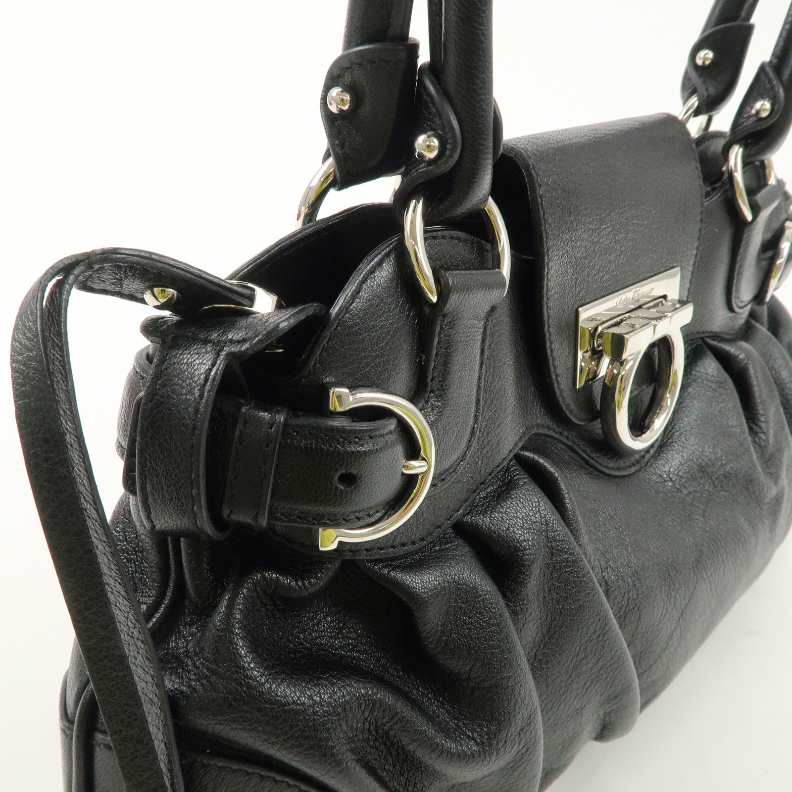 Salvatore Ferragamo Gancini Leather Shoulder Bag AU-21/6317 Used