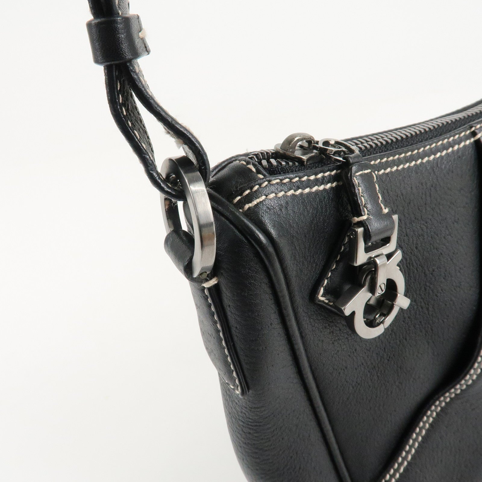 Salvatore Ferragamo Gancini Leather Shoulder Bag AF-21 3754 Used