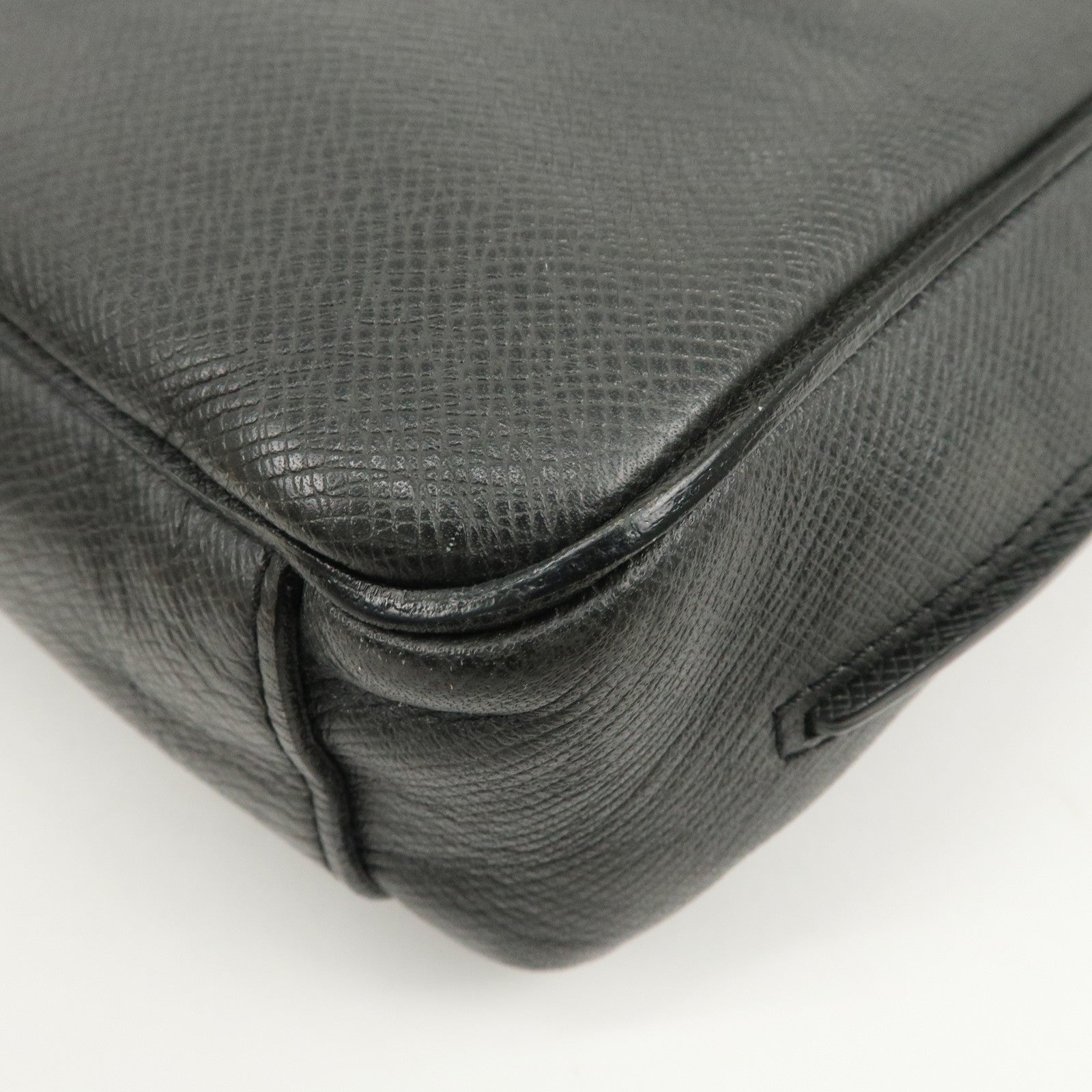 Louis Vuitton Taiga Milo Shoulder Bag Crossbody Bag Glacier M32631 Used