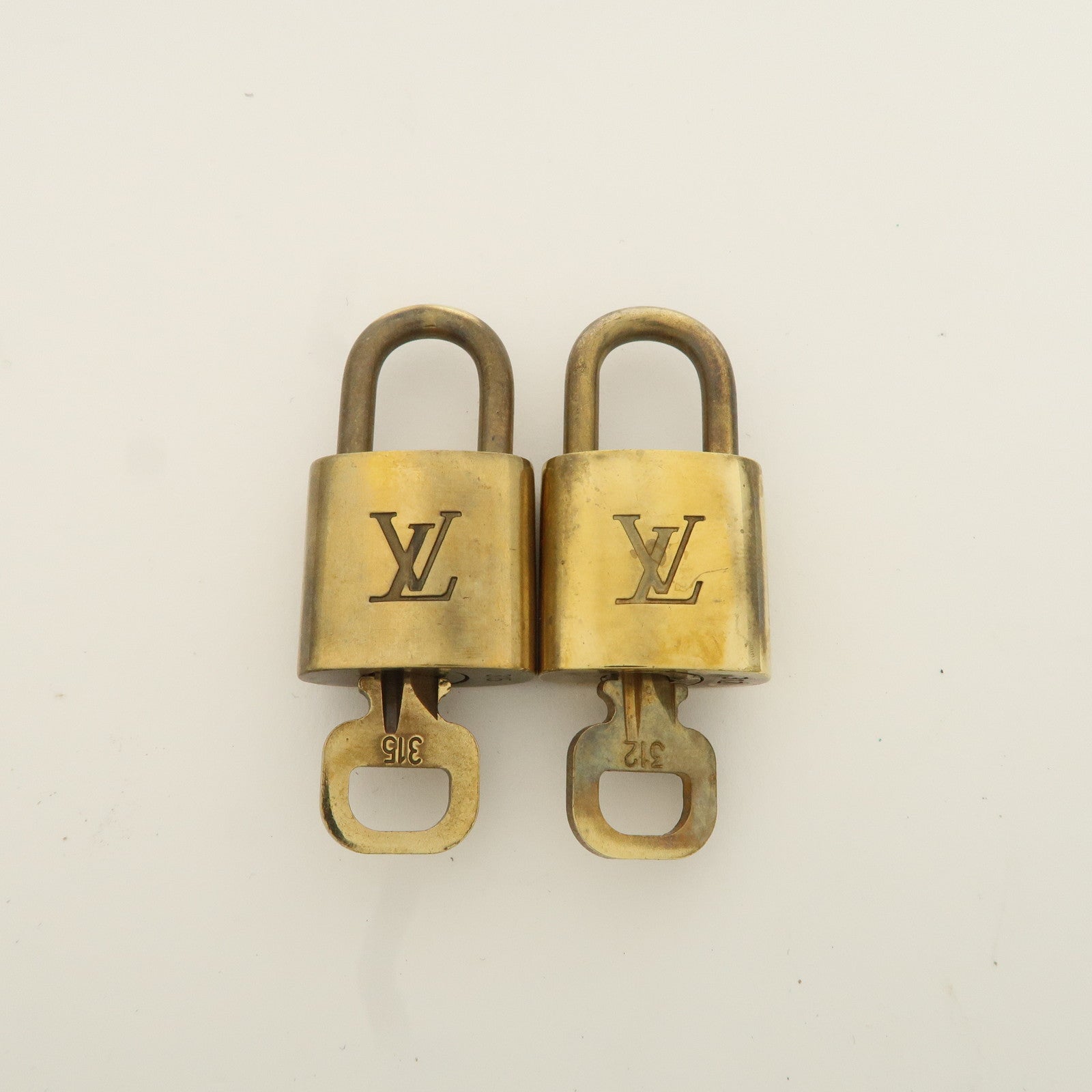Louis Vuitton Set of 10 Lock & Key Cadena Key Lock Metal Gold Used