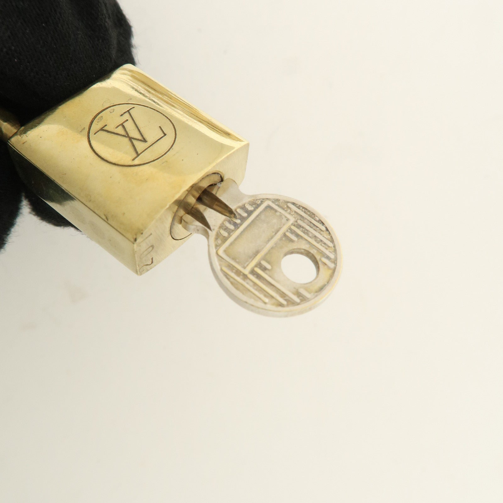 Louis Vuitton Set of 10 Lock & Key Cadena Key Lock Used