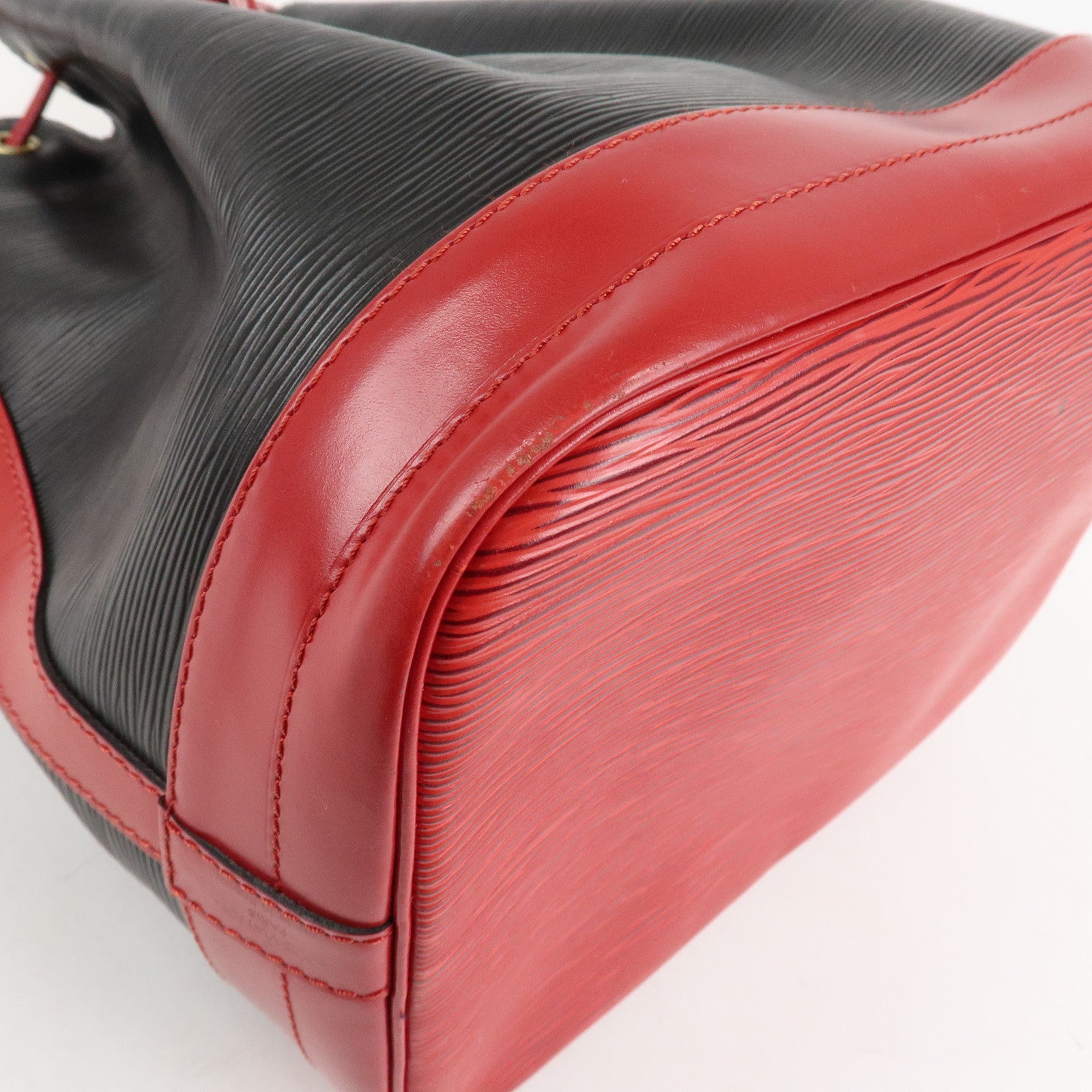 Louis Vuitton Epi Noe Shoulder Bag Noir Castilian Red M44017 Used