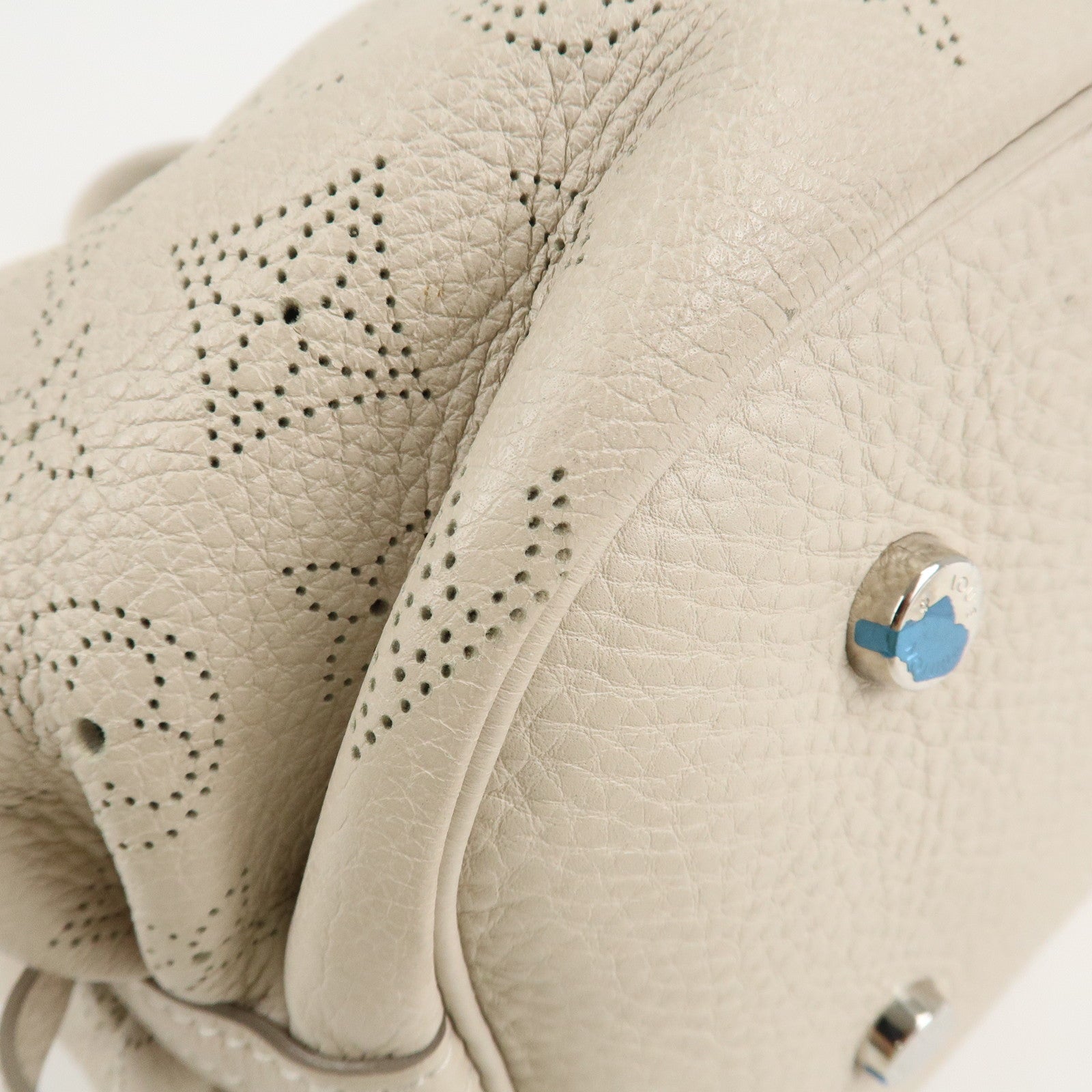 Louis Vuitton Monogram Mahina XL Shoulder Bag Blanc M93059 Used