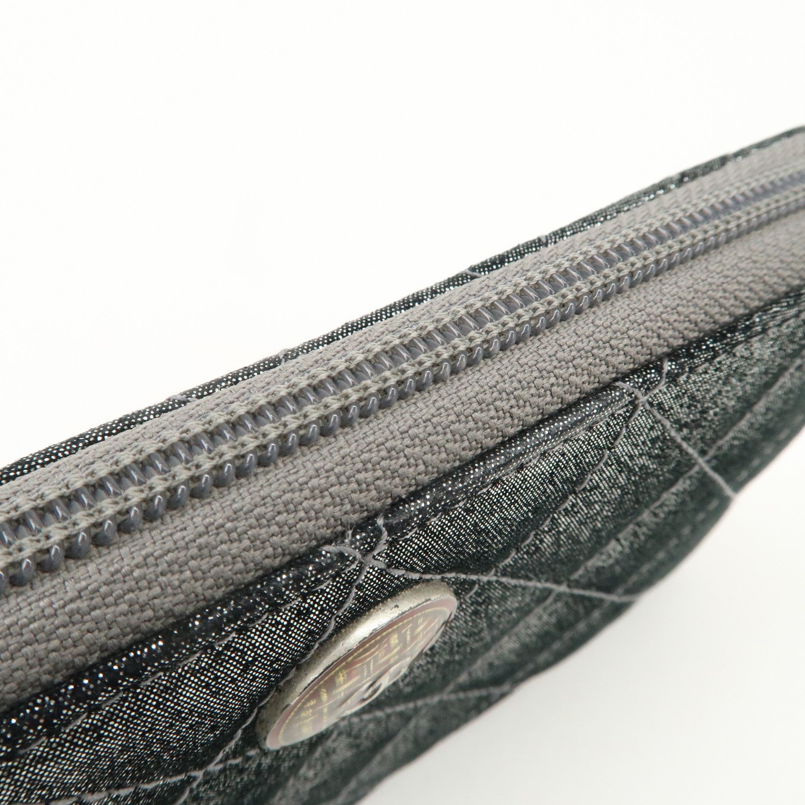 CHANEL Matelasse Glitter Lambskin Round Zipper Long Wallet Used